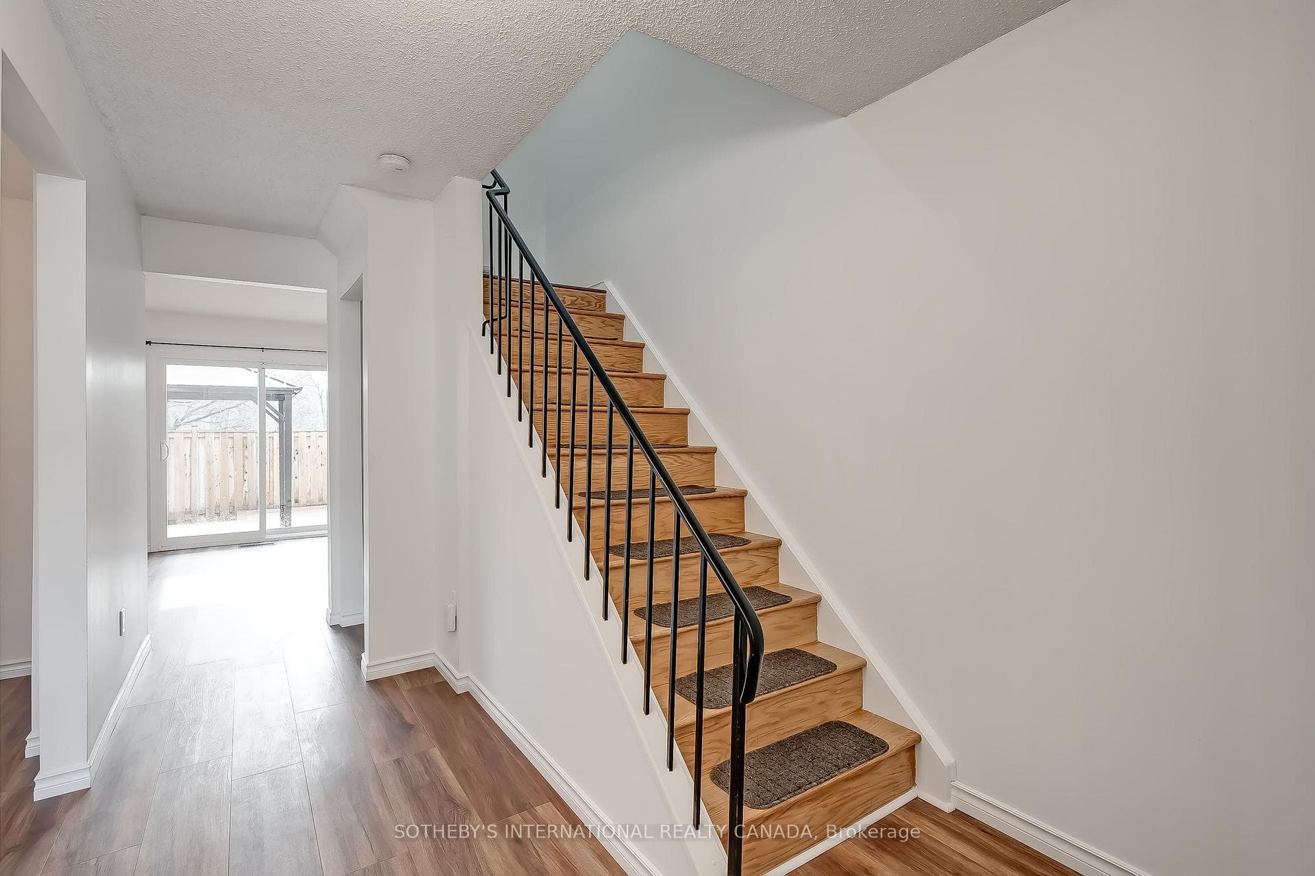 1055 Shawnmarr Road Unit 203 photo 10