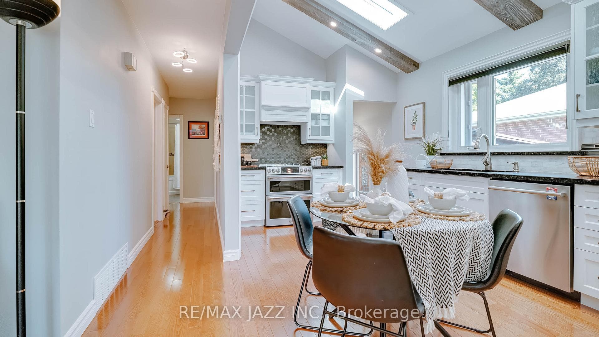 135 Lupin Drive photo 8