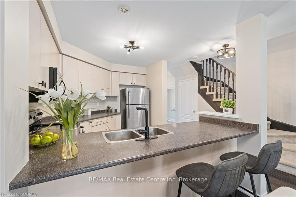 1325 MENEFY Place photo 8