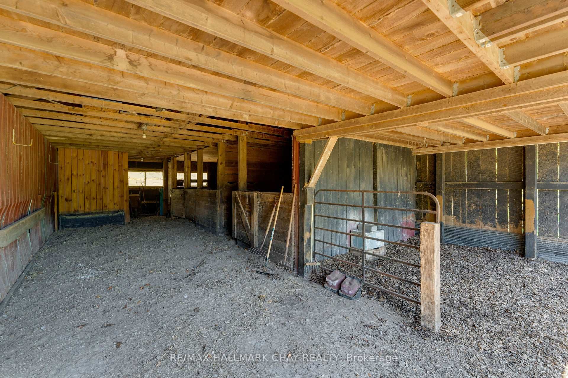 1389 Hendrie Road photo 37