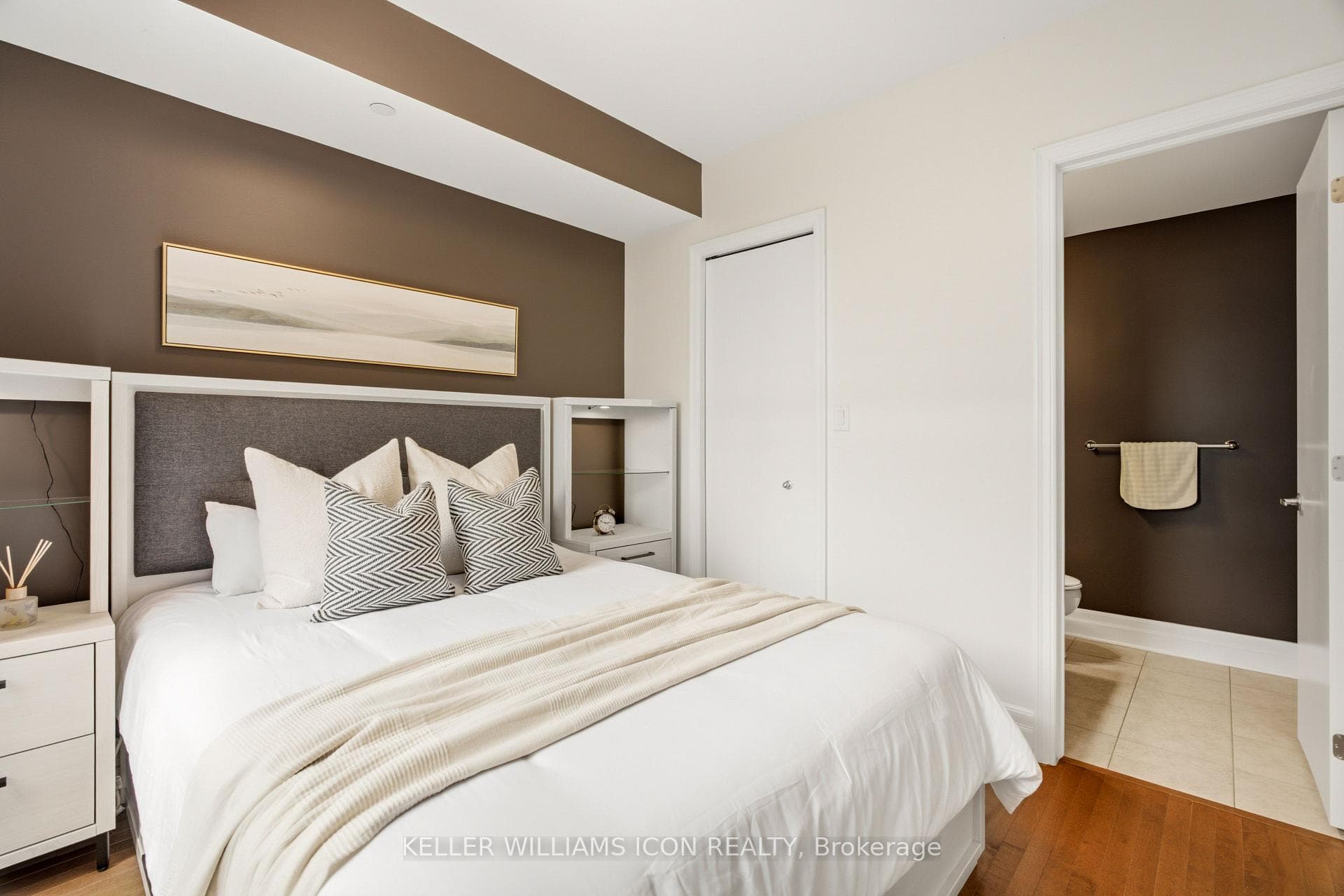950 Marguerite Avenue Unit 213 photo 14
