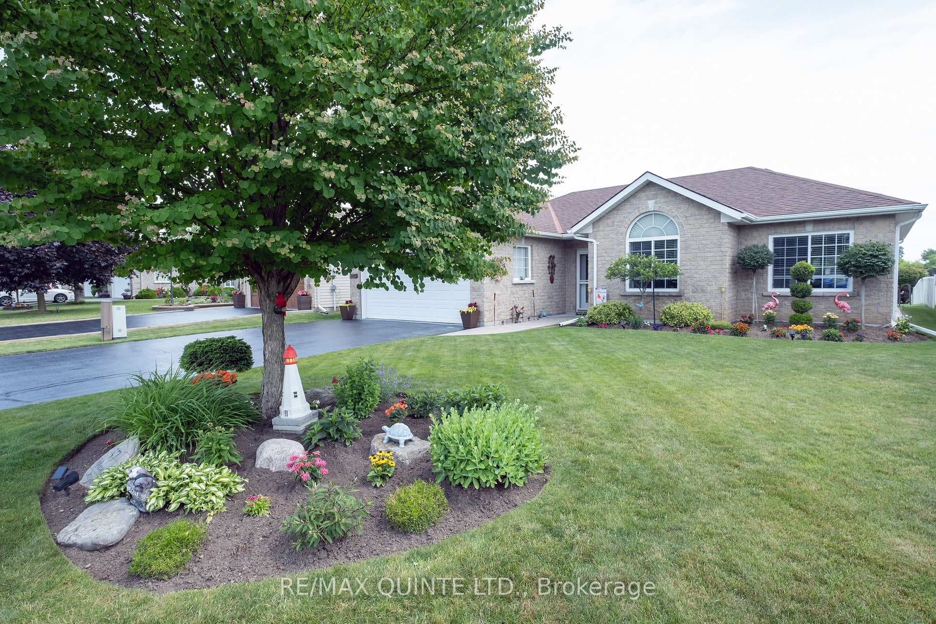 47 Applewood Drive photo 3