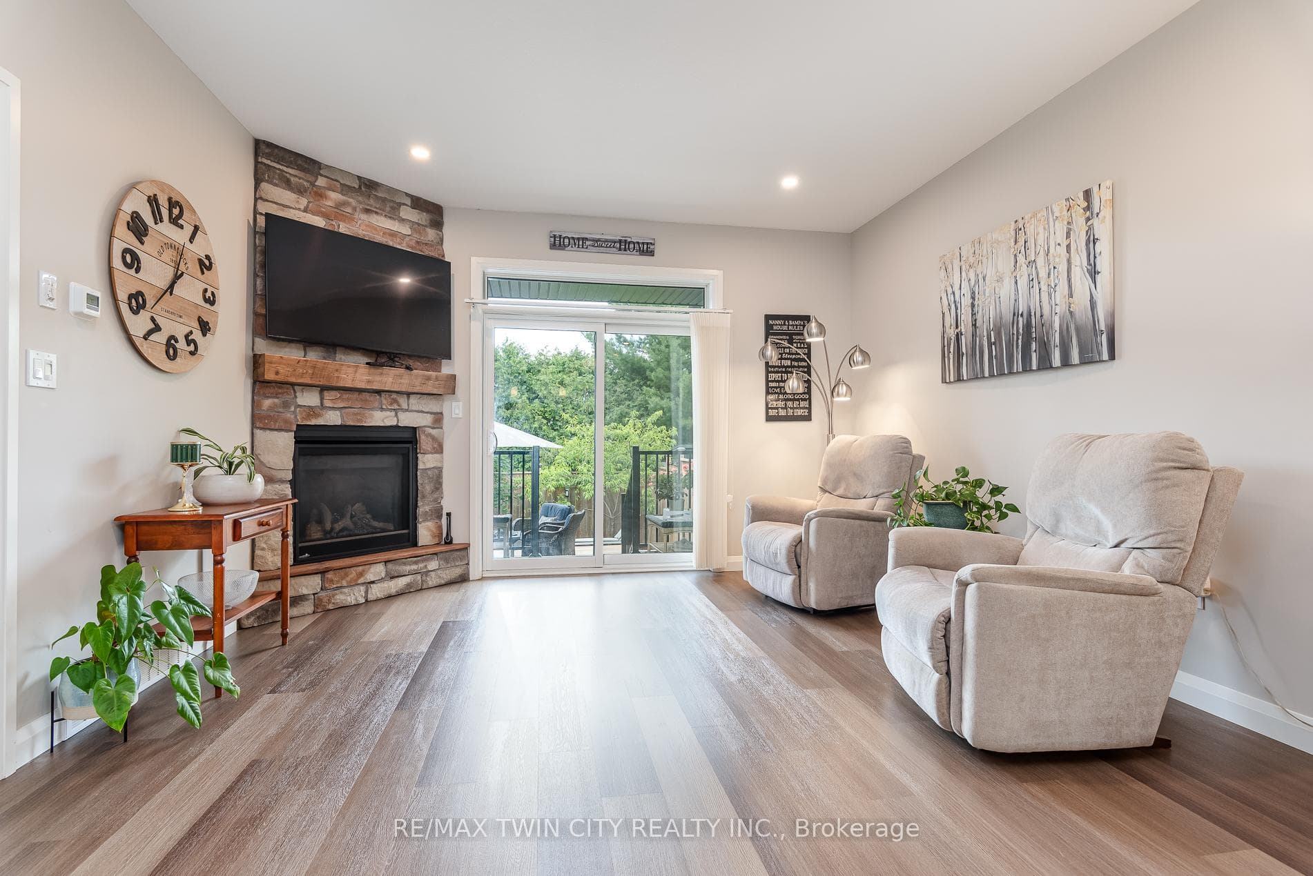 82 Rowe Avenue photo 15