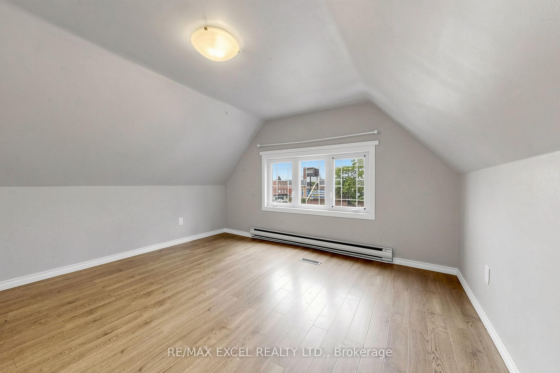 259 Victoria Avenue Unit Third photo 13