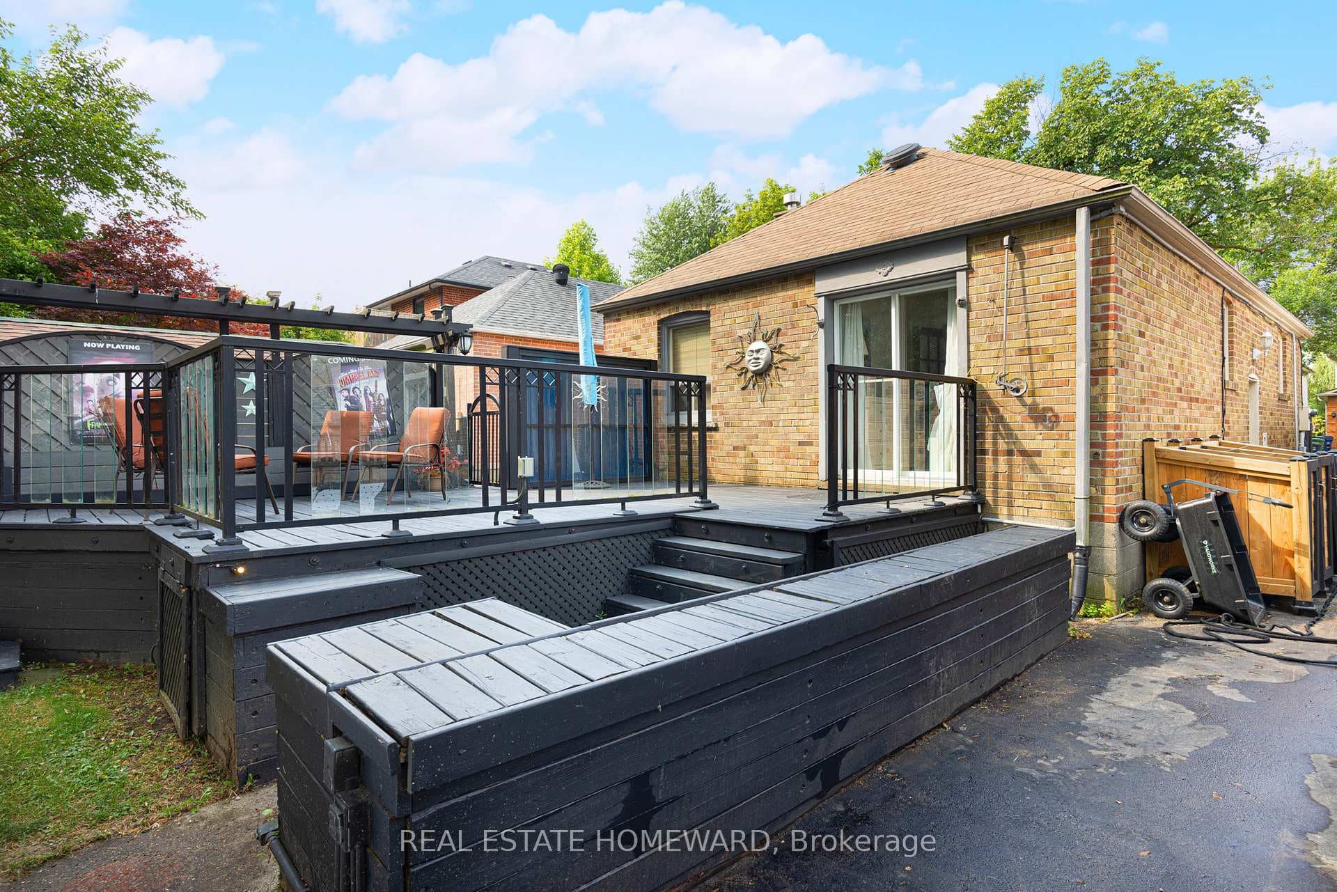 121 Sandown Avenue photo 29