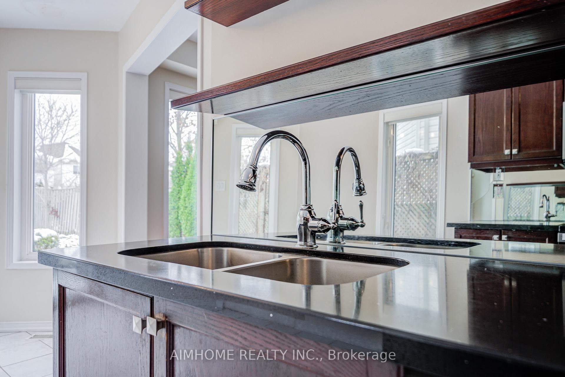 562 Mcbean Avenue photo 26
