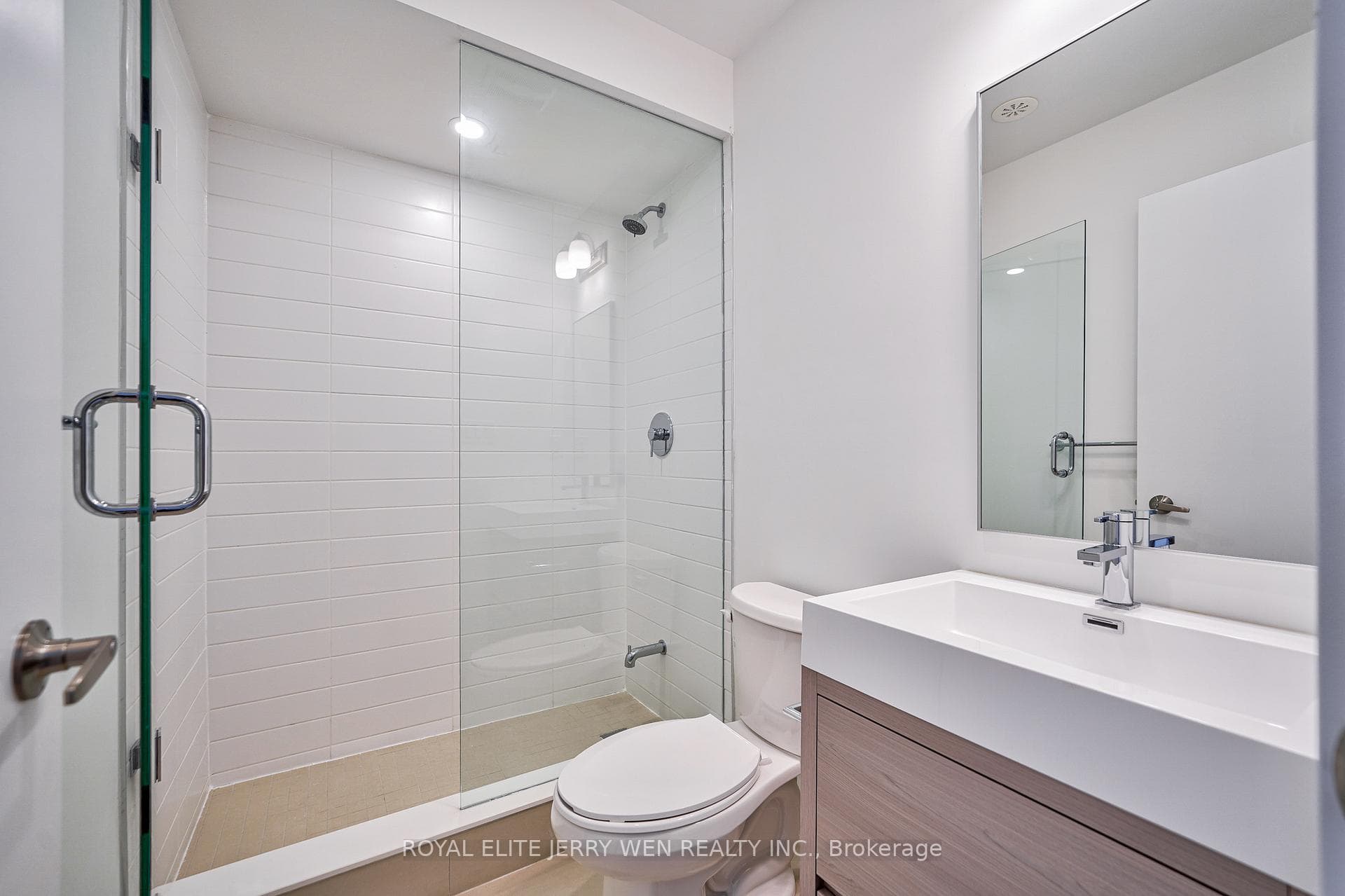 70 Green Gardens Boulevard Unit 7 photo 10