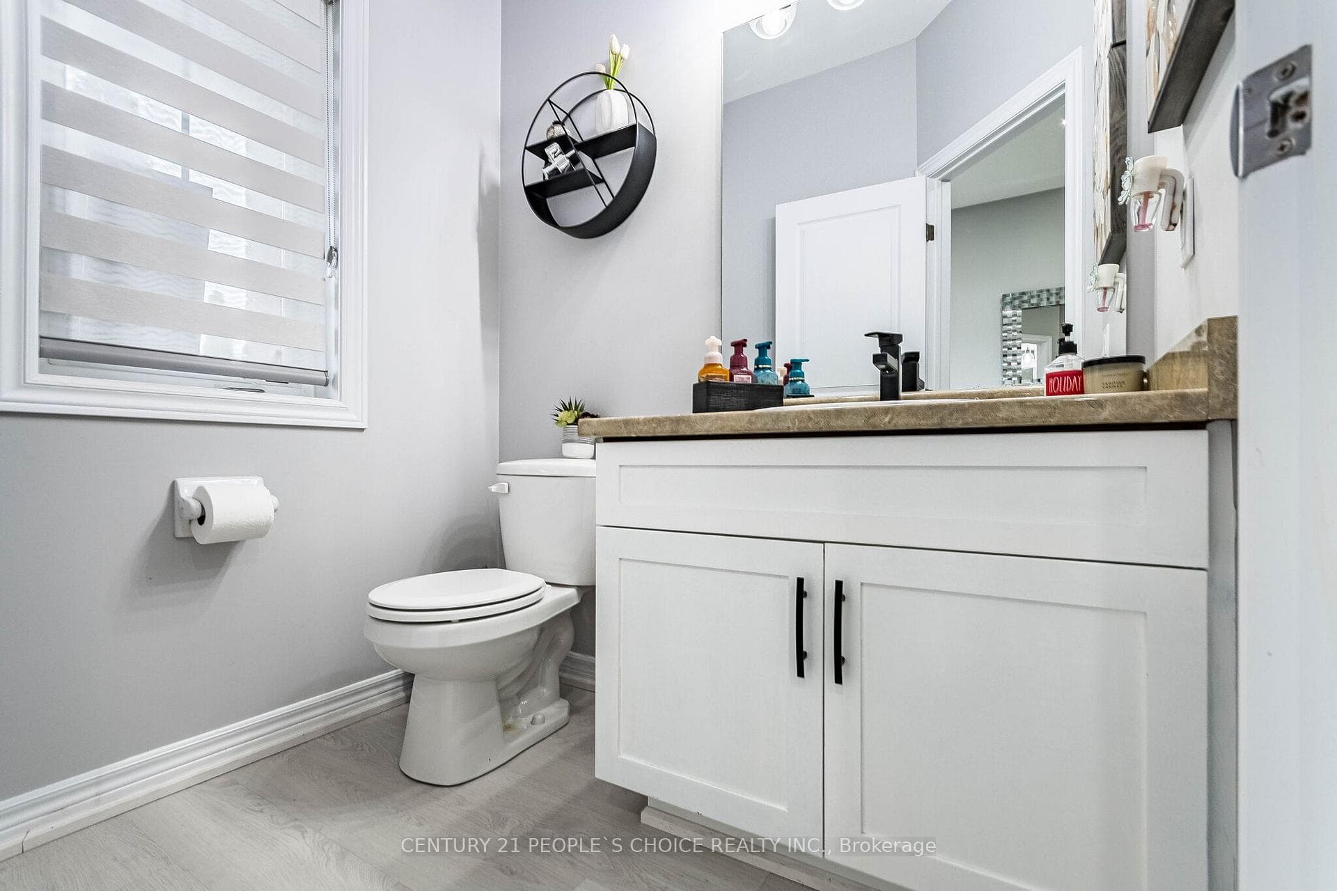147 Garinger Crescent photo 12