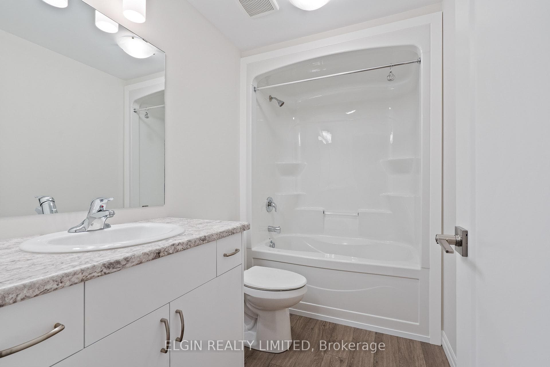 225 Renaissance Drive photo 40