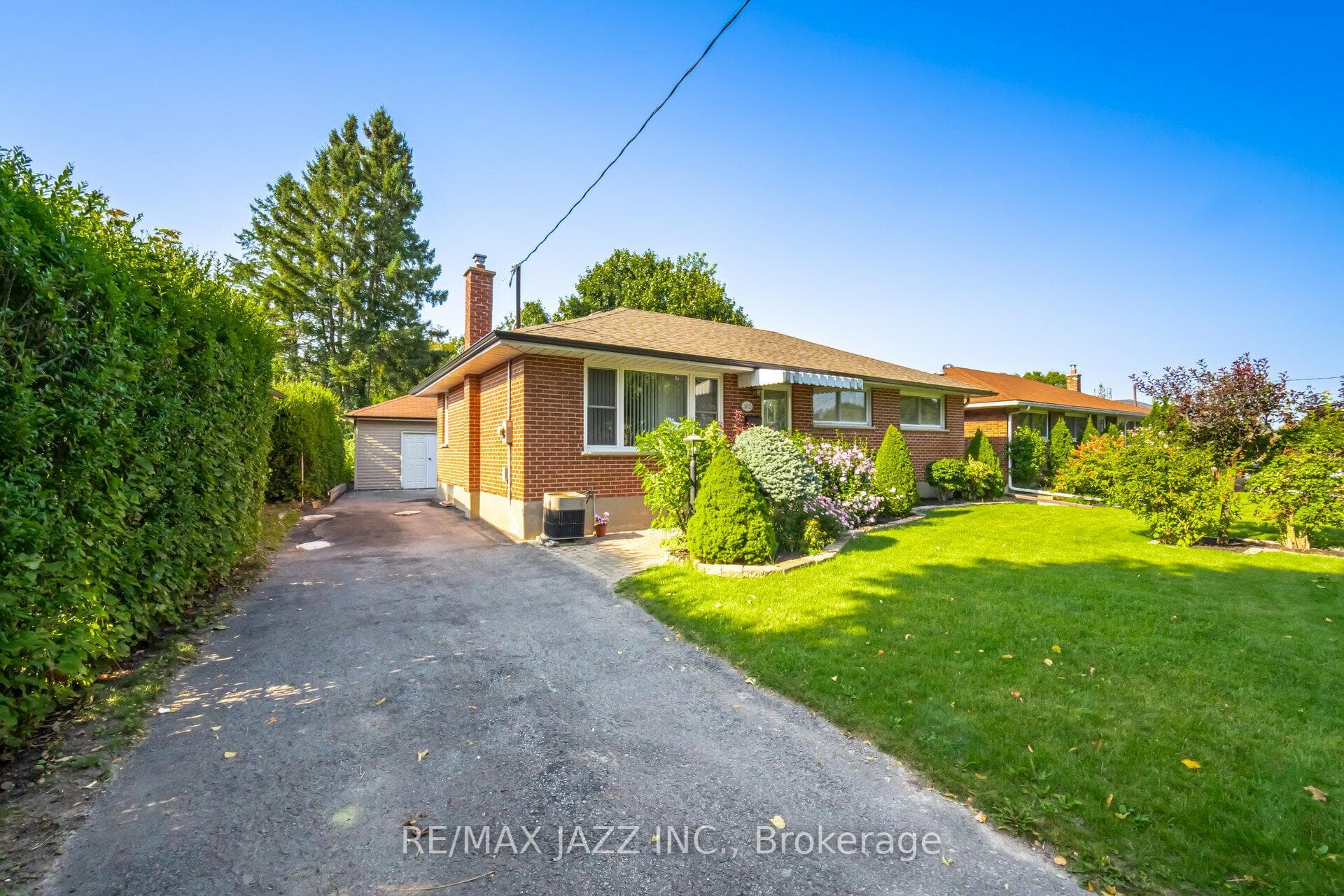 382 Welland Avenue photo 2