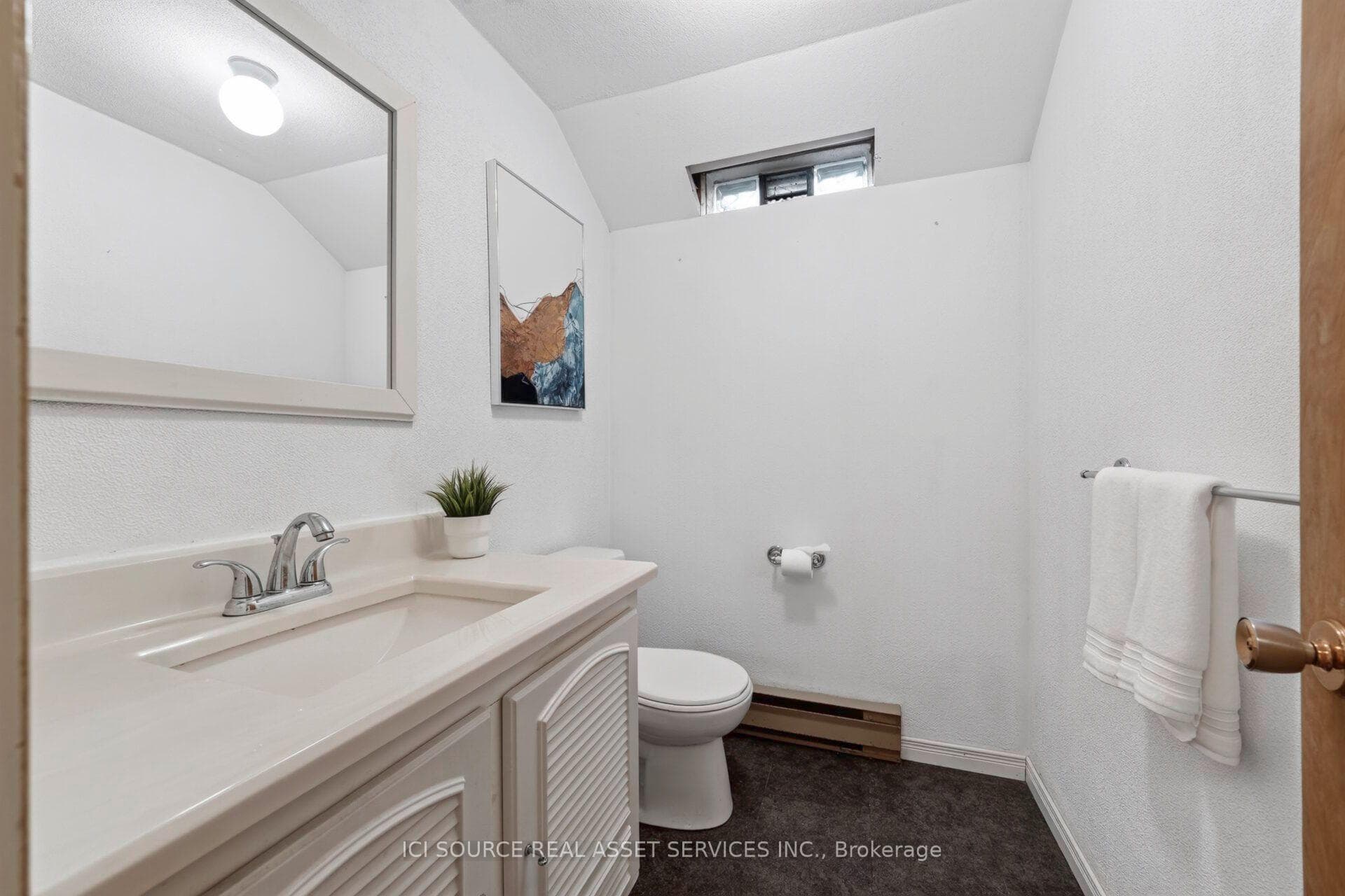 1215 Princess Street photo 34