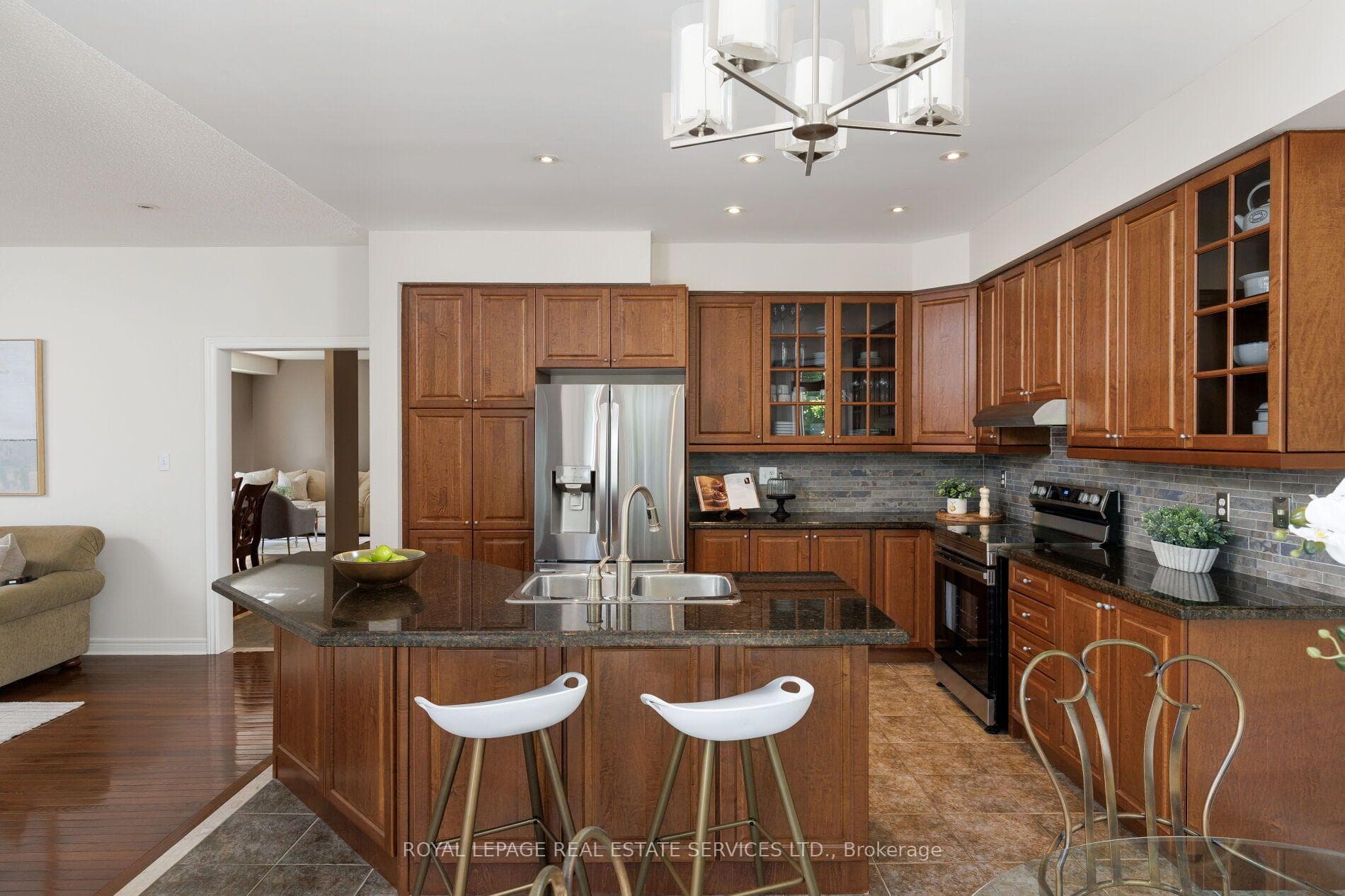 2190 Kingsridge Drive photo 13