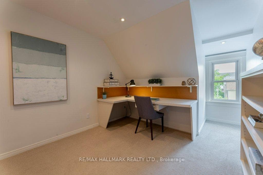 695 Carlaw Avenue photo 24