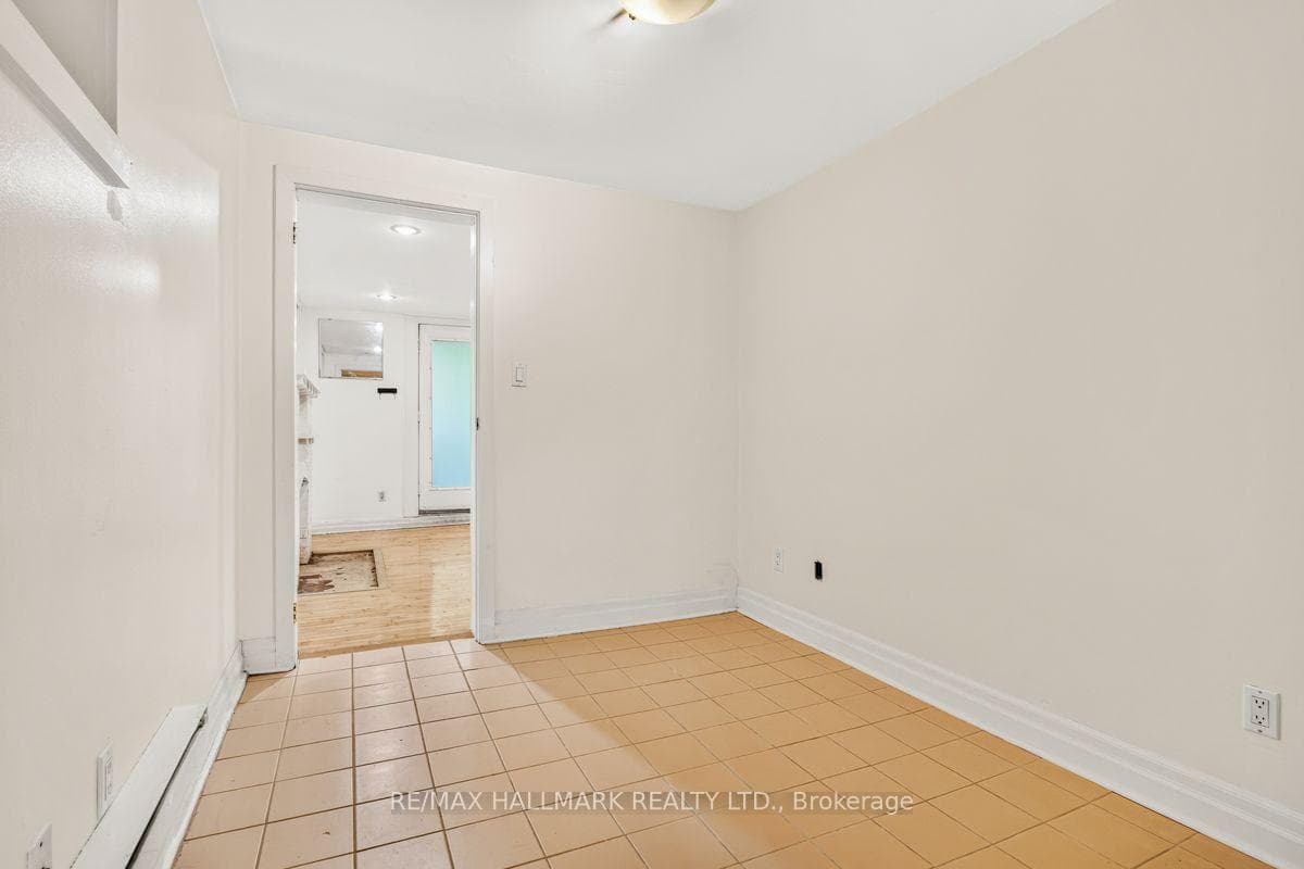 483 Parkside Drive Unit Lower photo 8