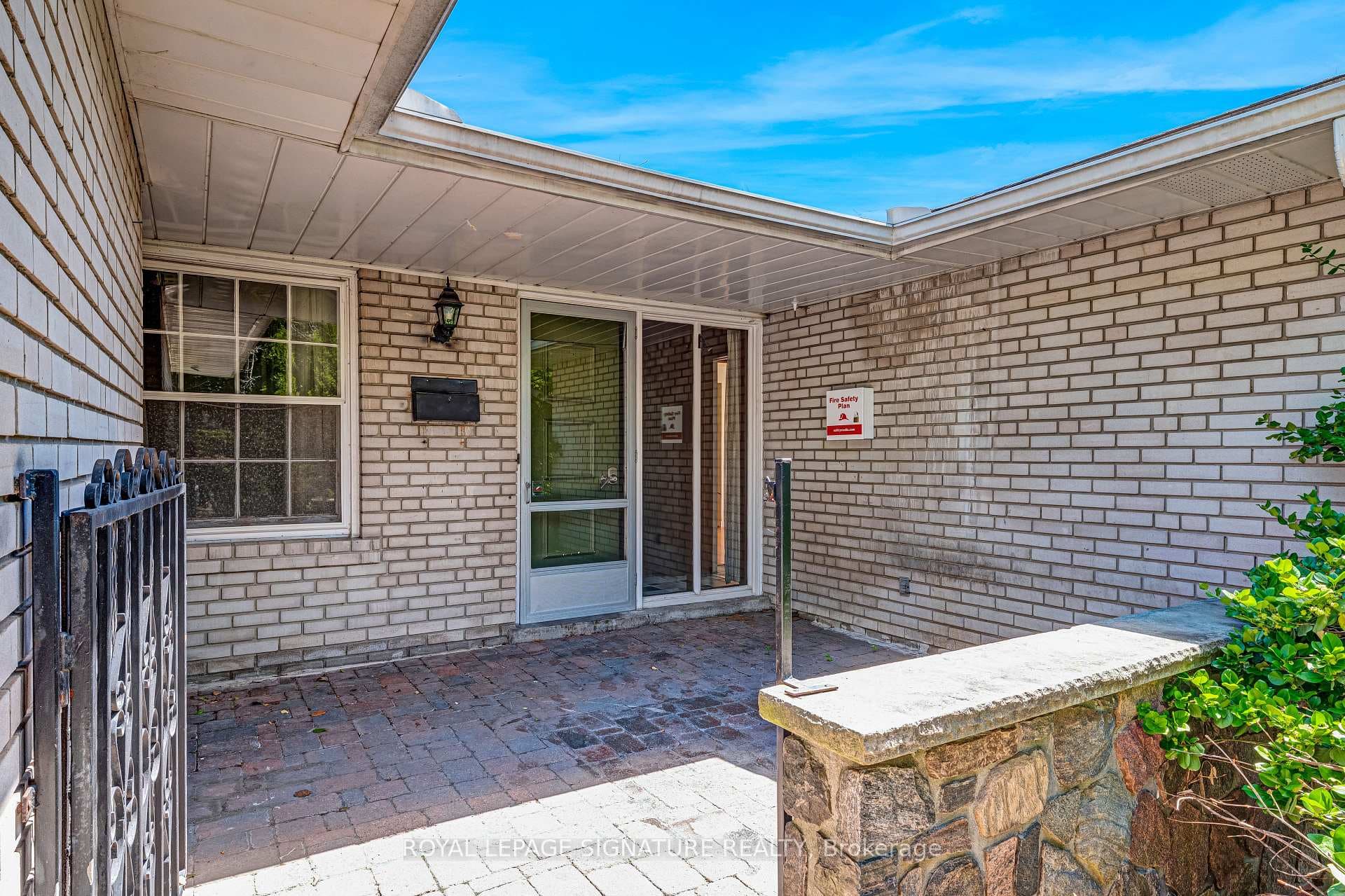 209 Burbank Drive photo 3