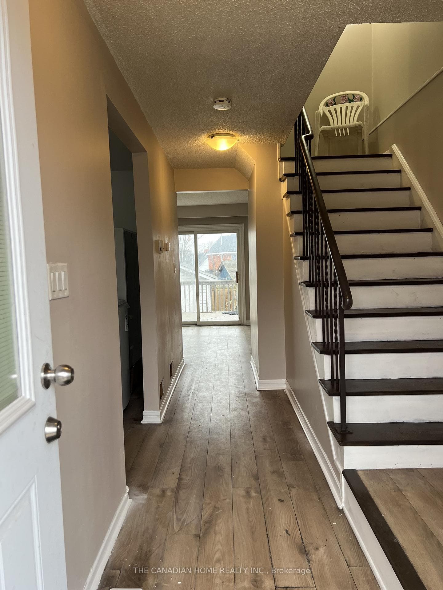 108 MULCASTER Street photo 2