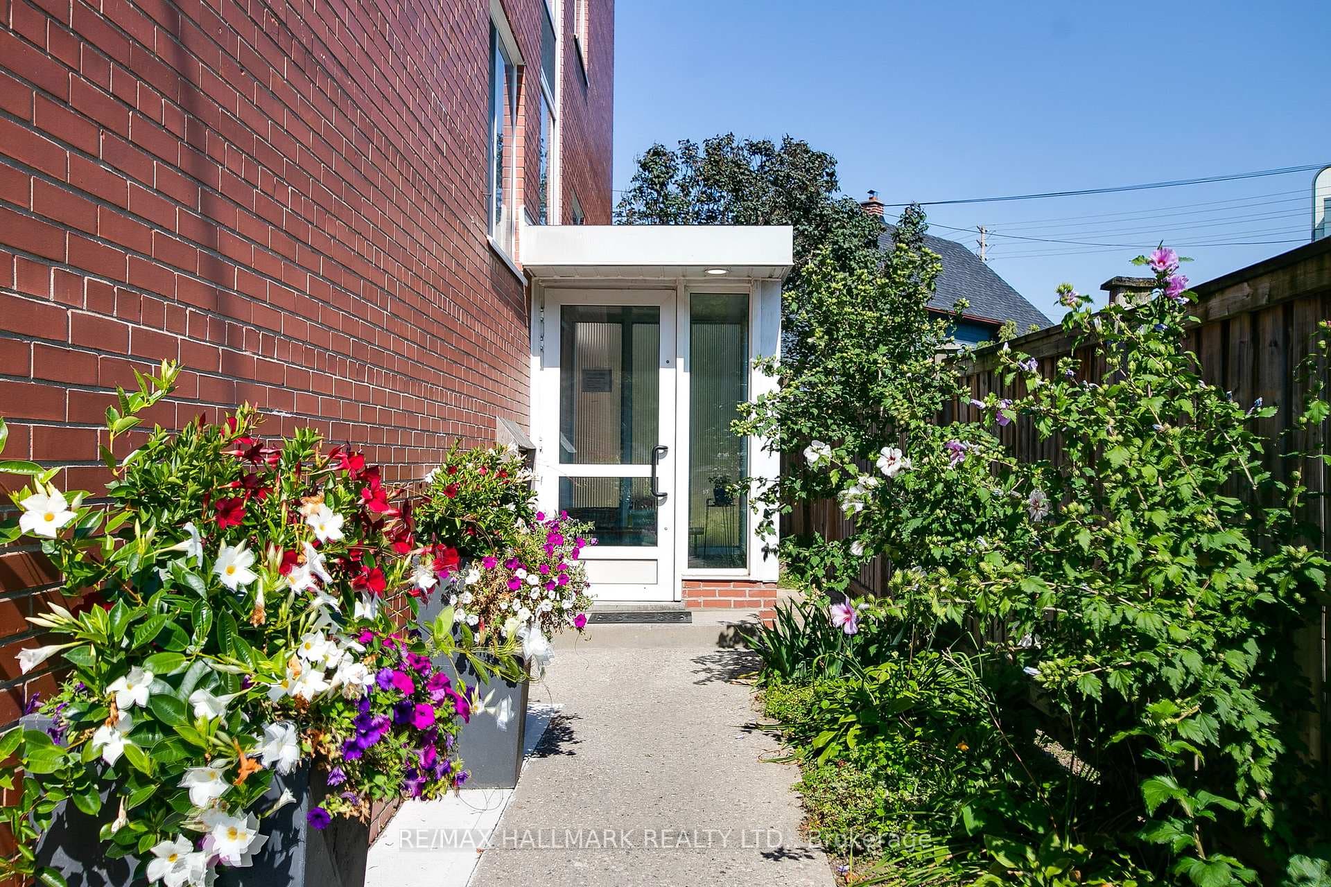 18 Kenrae Road Unit 7 photo 2