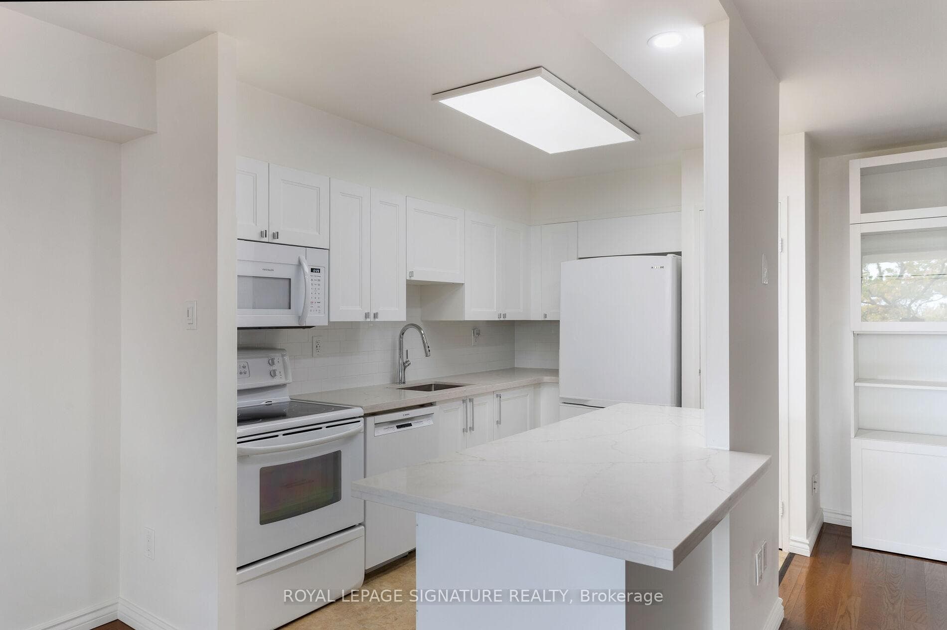 80 Quebec Avenue Unit 608 photo 9