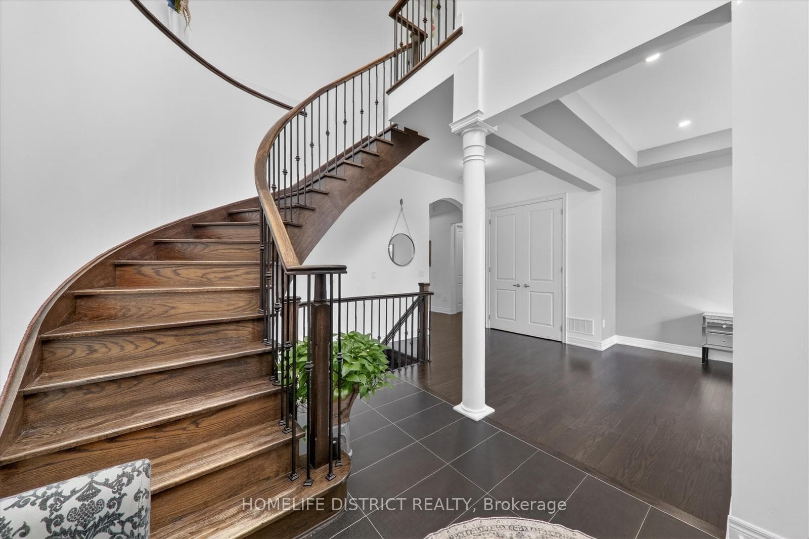210 Cannes Avenue photo 4
