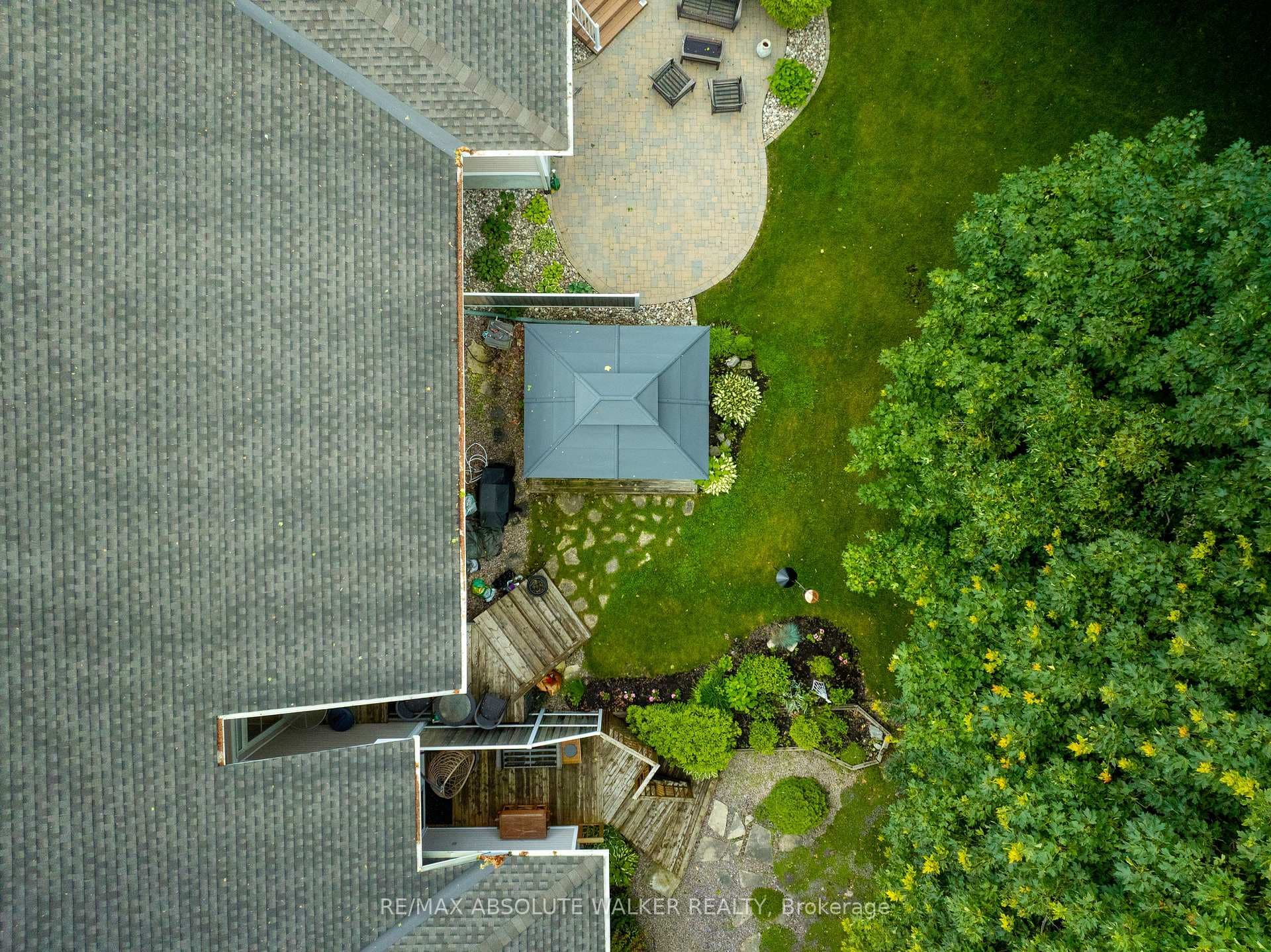 1547 Henri Lauzon Street photo 44