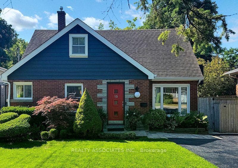 15 White Avenue photo 1