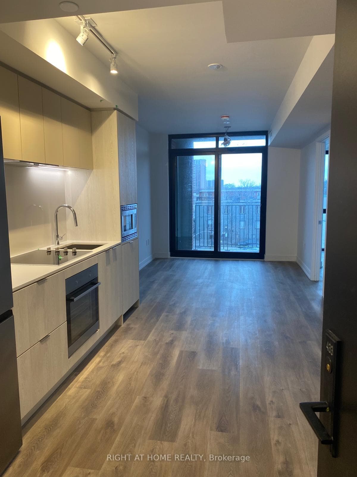 1 Jarvis Street Unit 433 photo 2