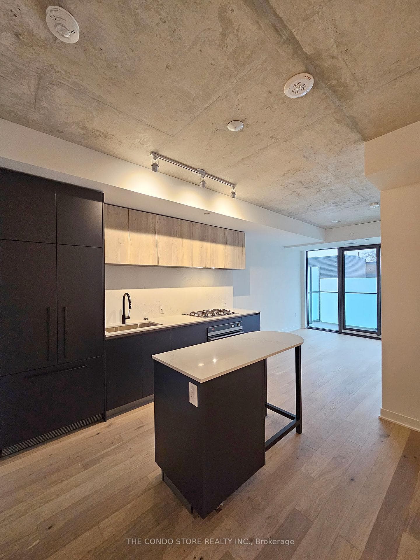 2625 Dundas Street Unit 403 photo 4