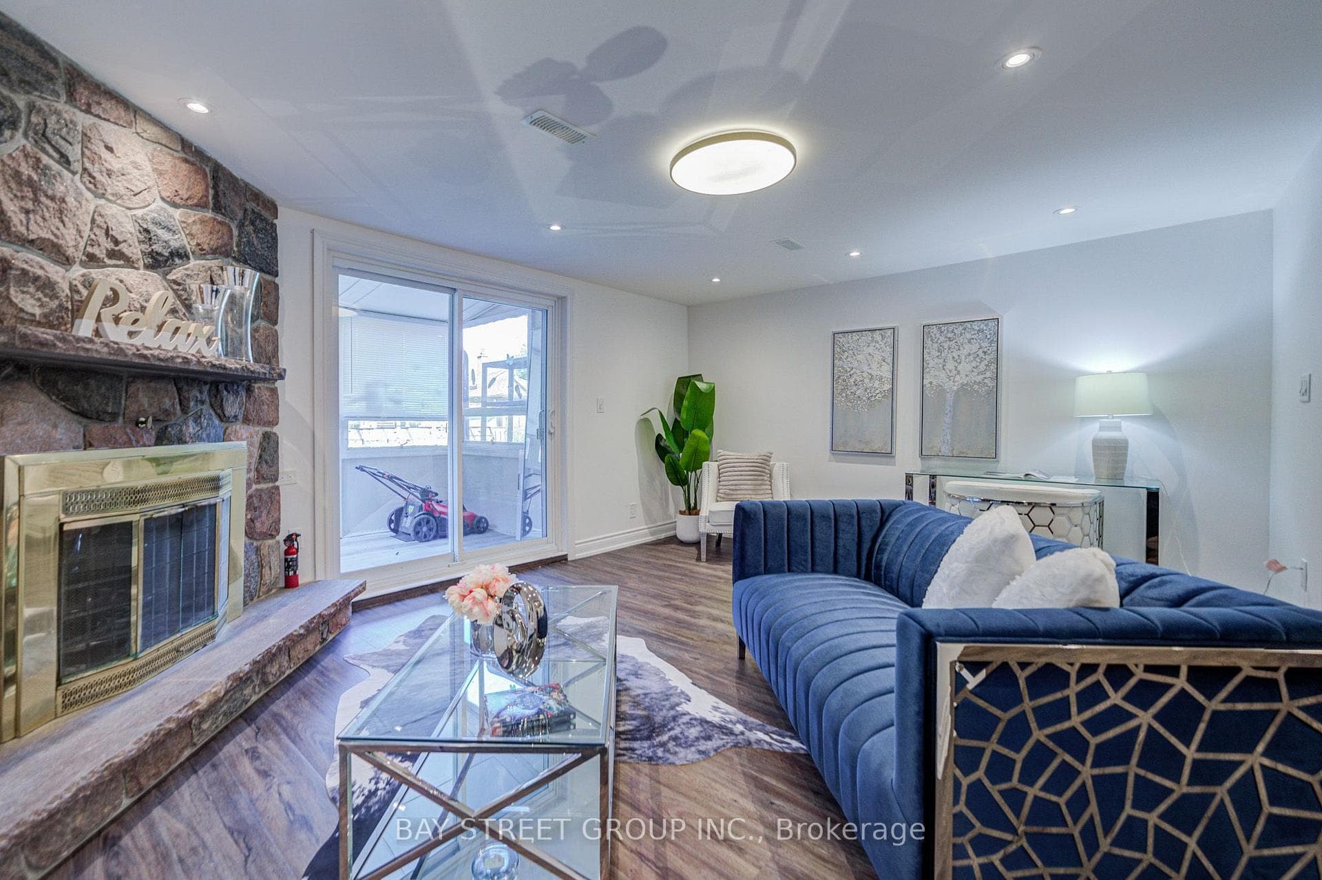 60 Warner Avenue photo 43