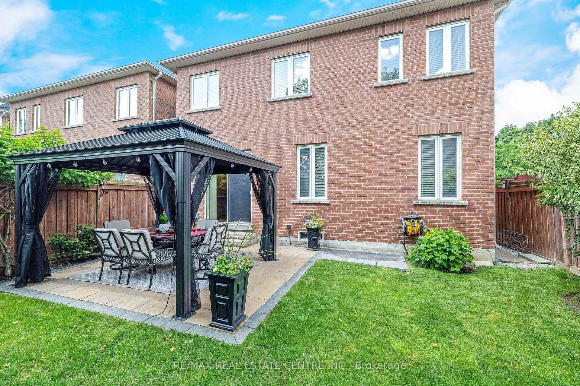 241 Duff Crescent photo 32