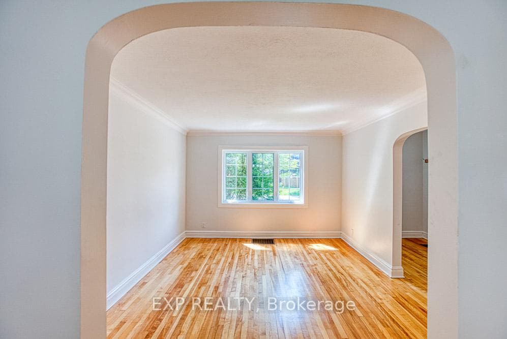 413 Holland Avenue photo 9