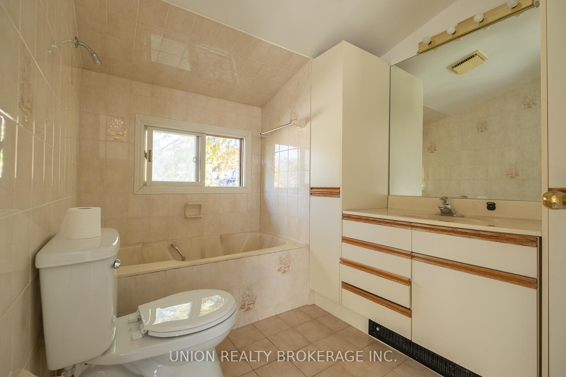 110 Hubbard Boulevard Unit 3rd photo 4