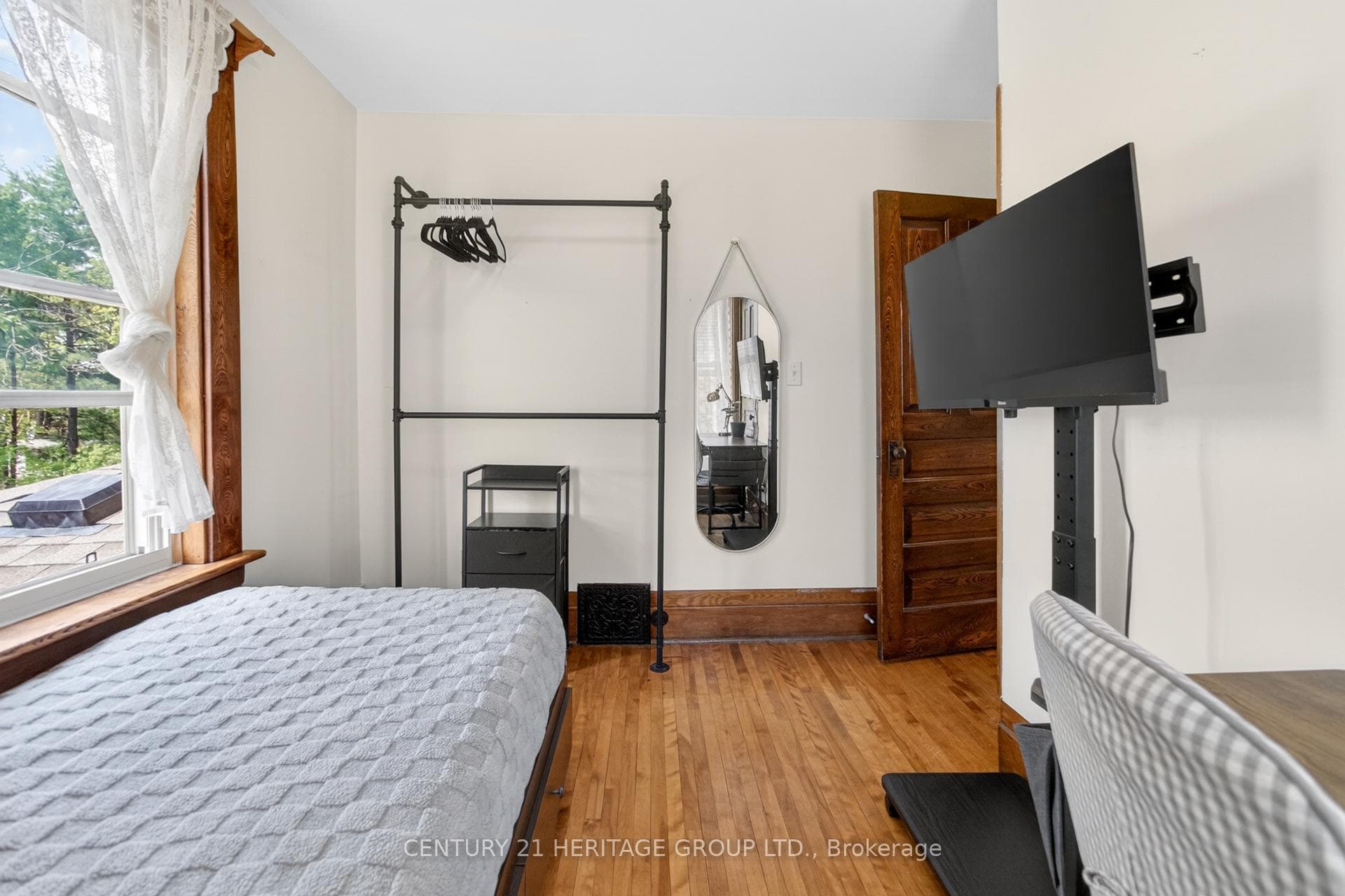 440 Moore Street photo 30