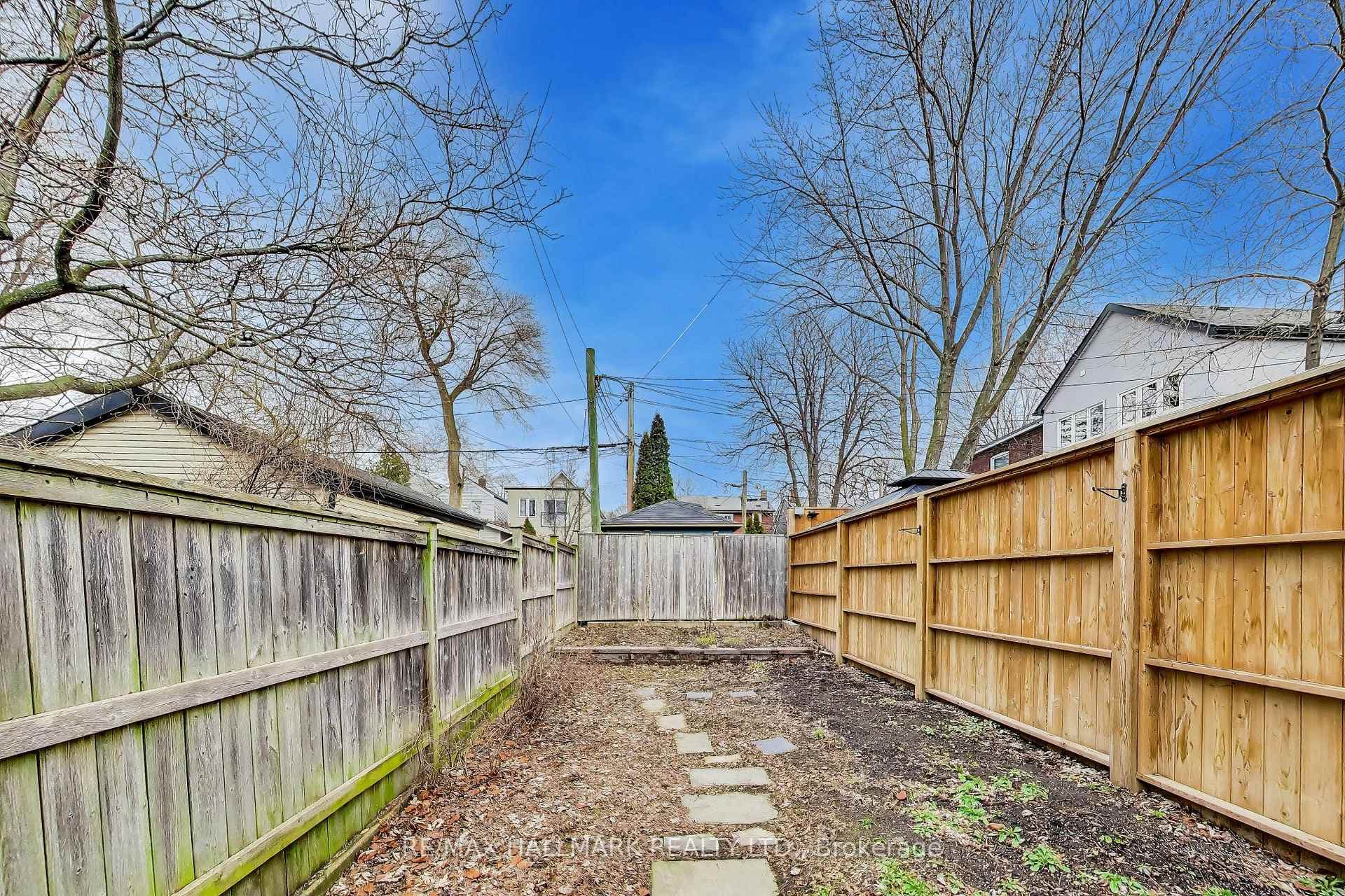 16 Dawson Avenue photo 17