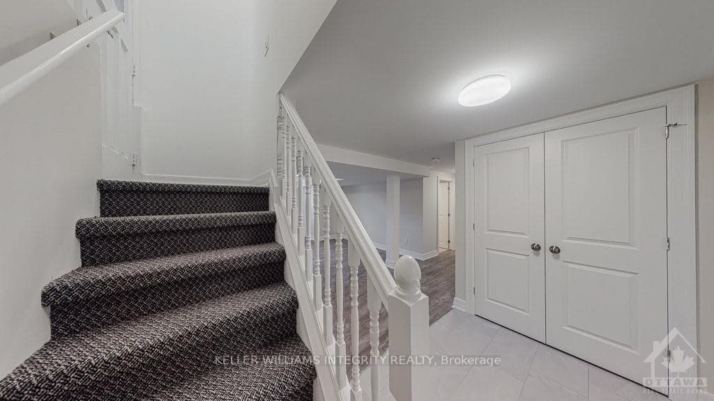 69 MEADOWLANDS Drive Unit 2 photo 2