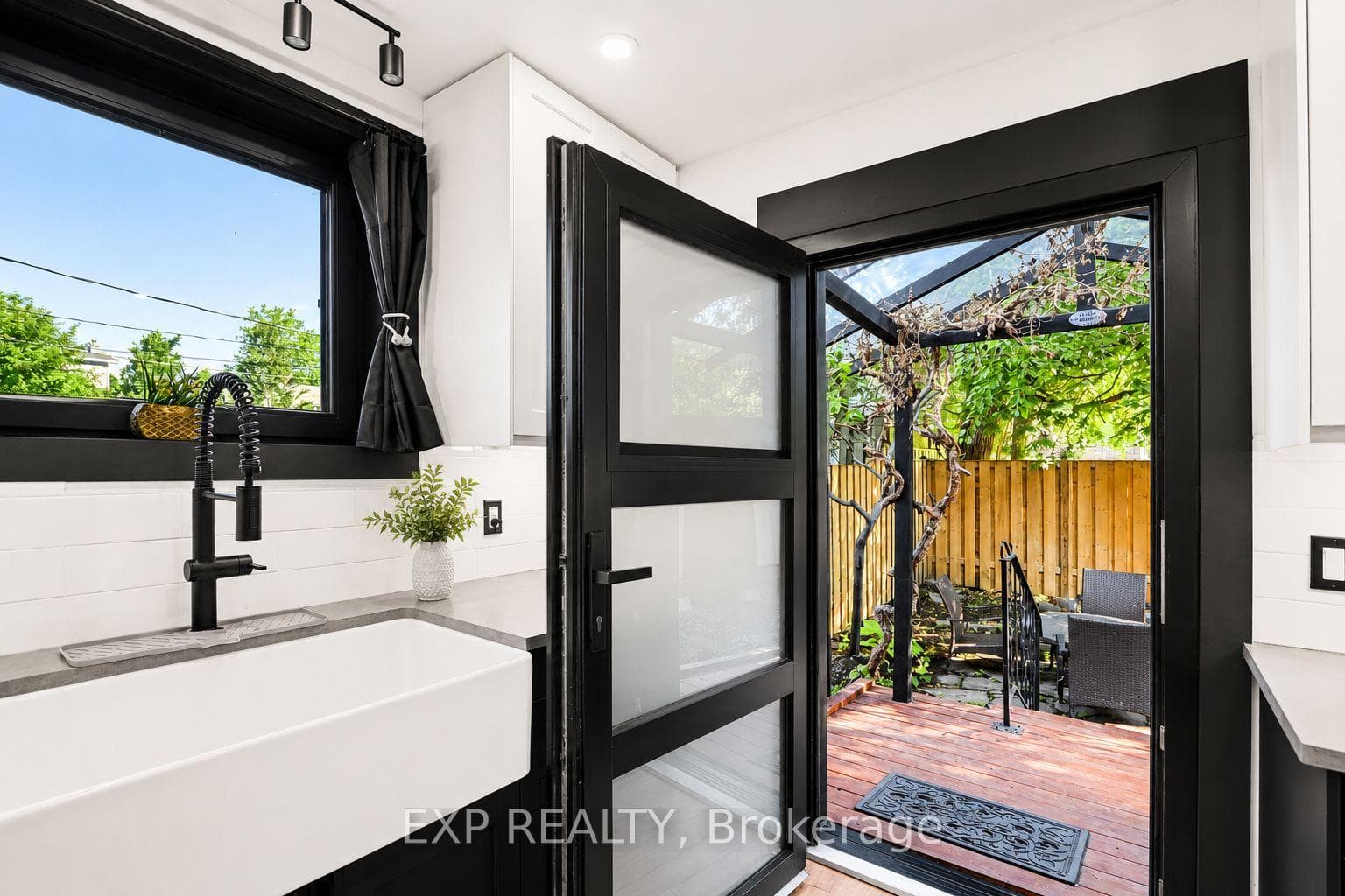152 River Lane photo 10