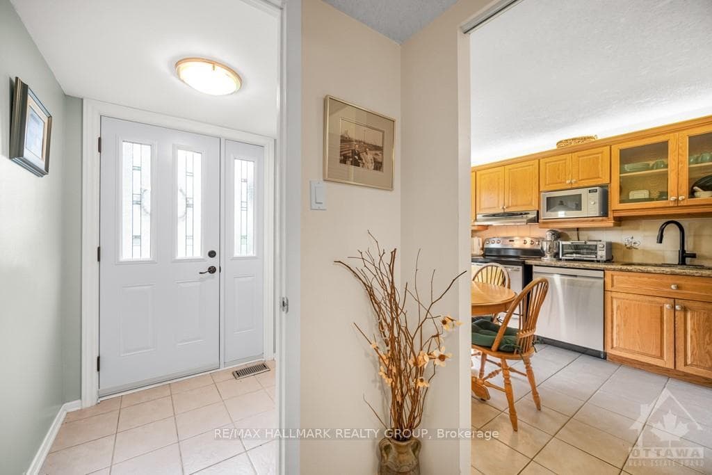 34 MELVILLE Drive photo 3