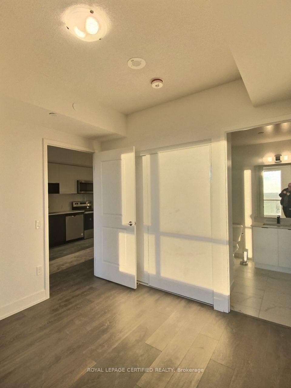 202 Burnhamthorpe Road Unit 2008 photo 6