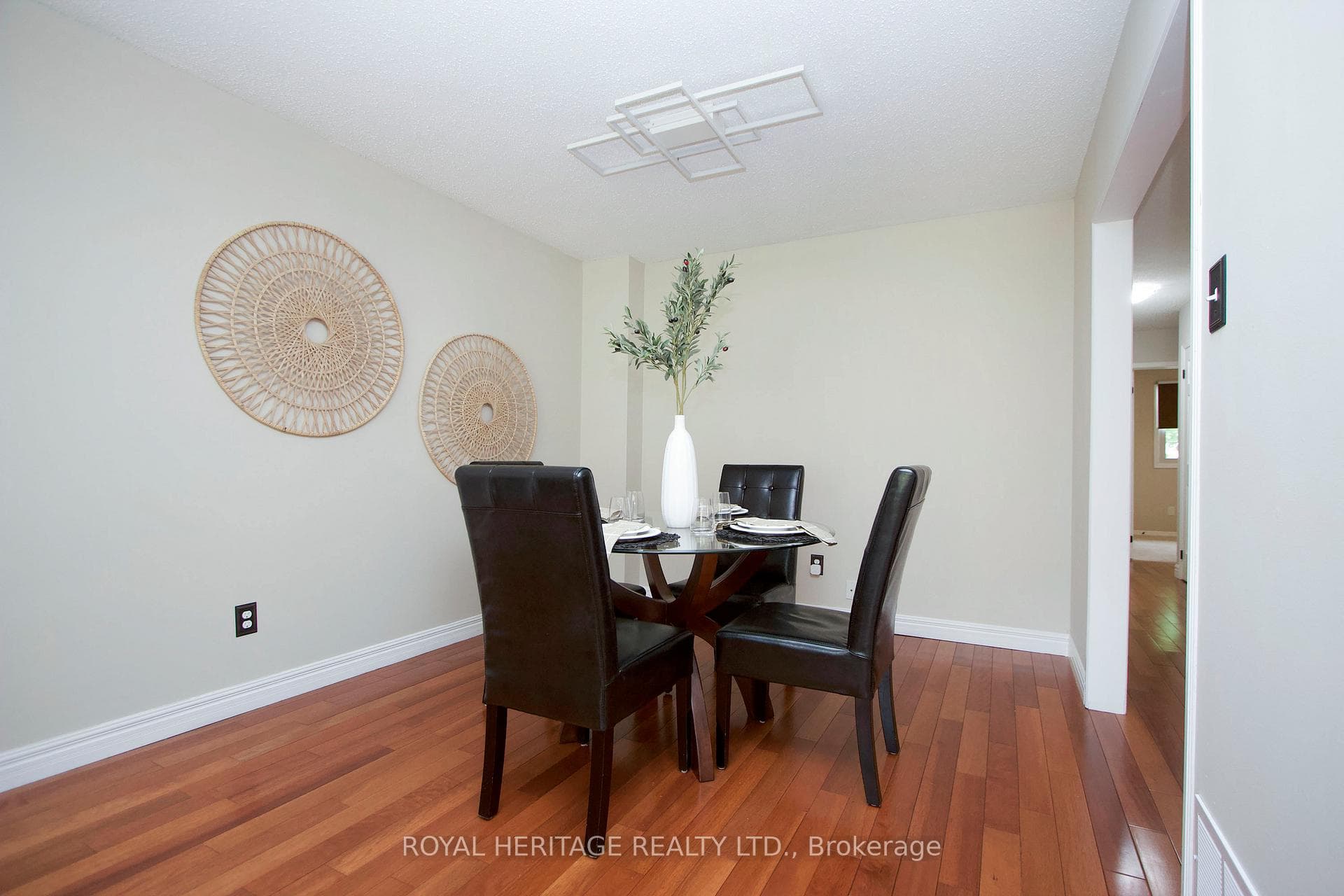 655 Dunn Crescent photo 13