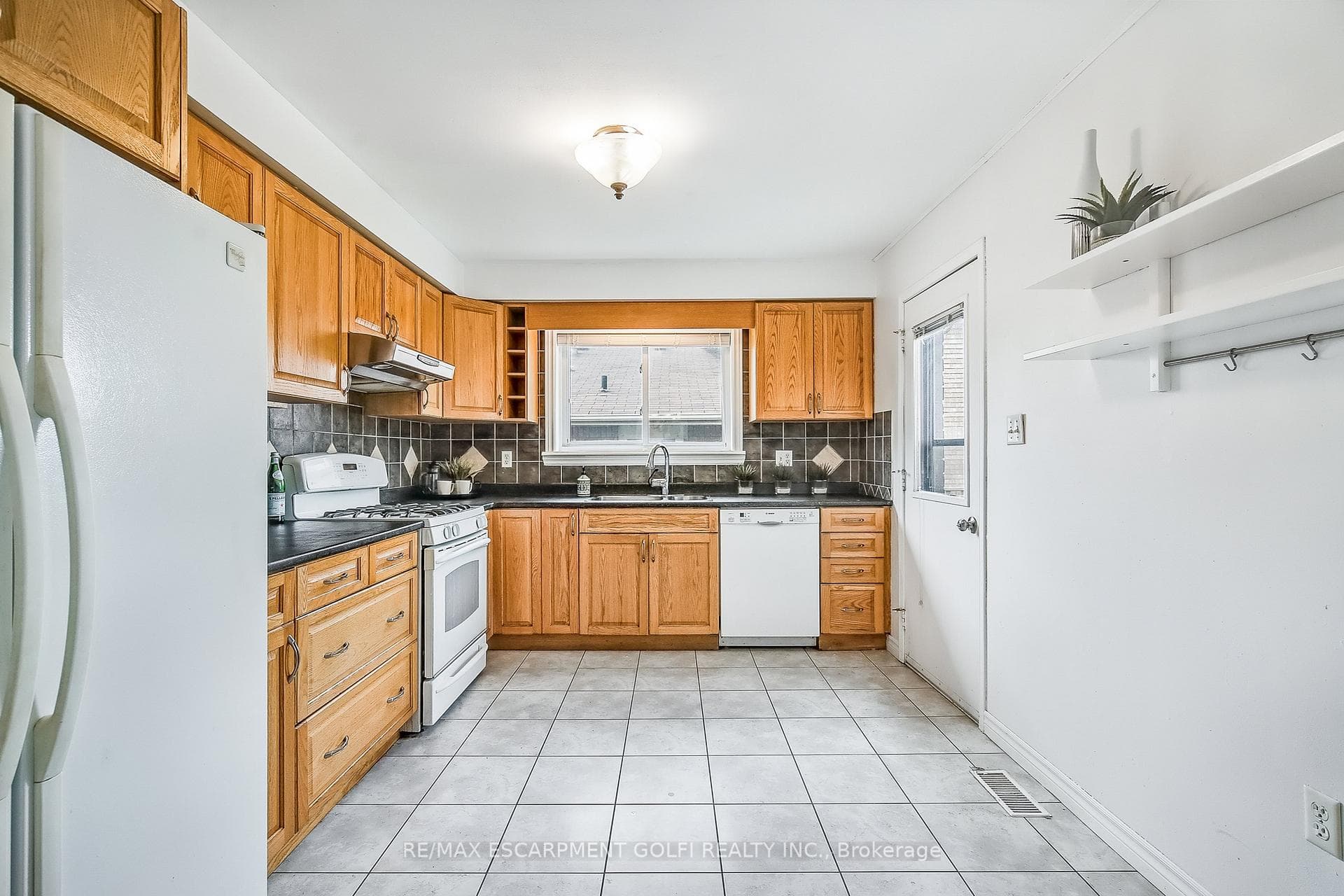 9 Valanna Court photo 11