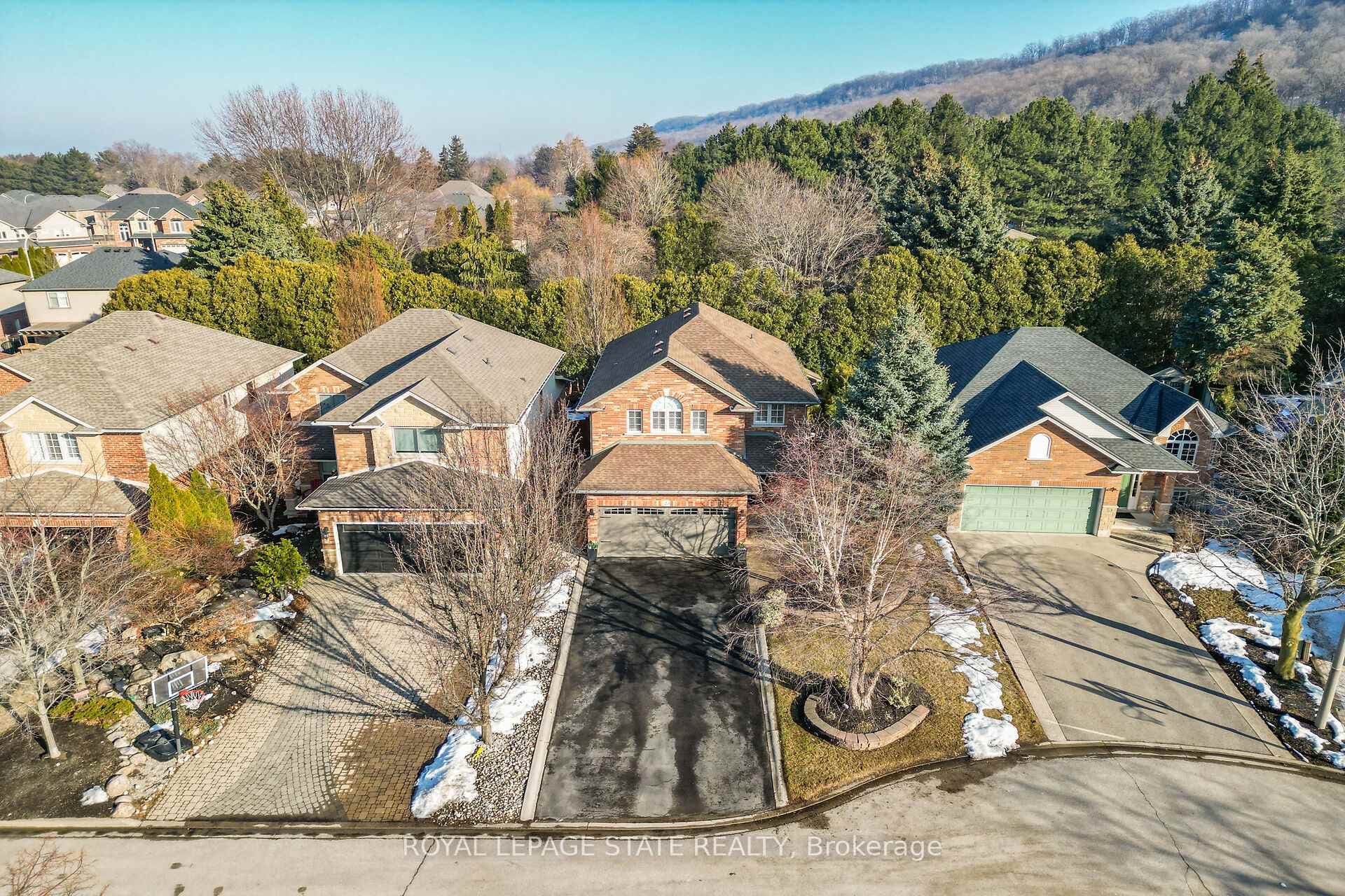 23 Tamarack Court photo 2