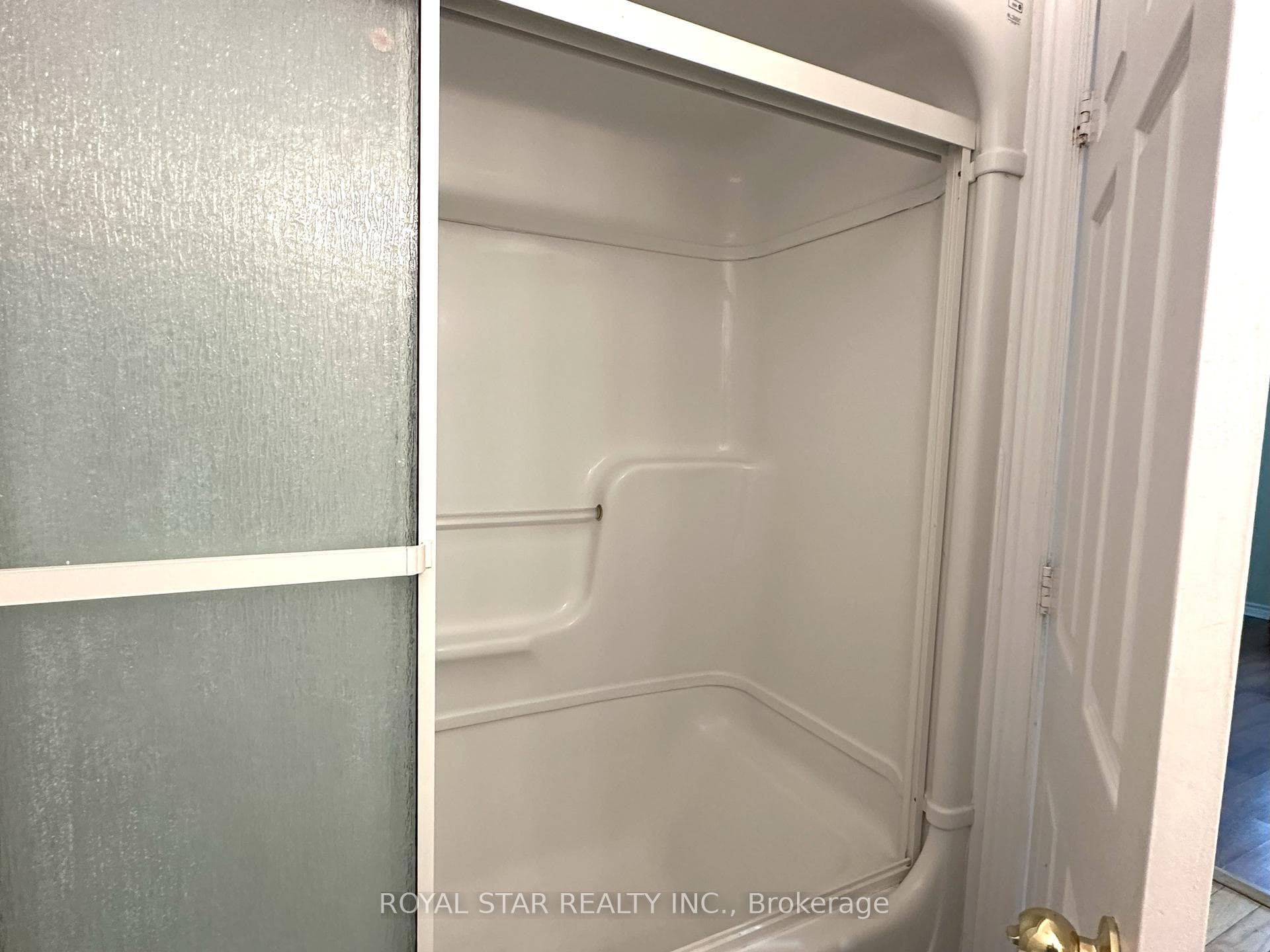 414 Erb Street photo 13