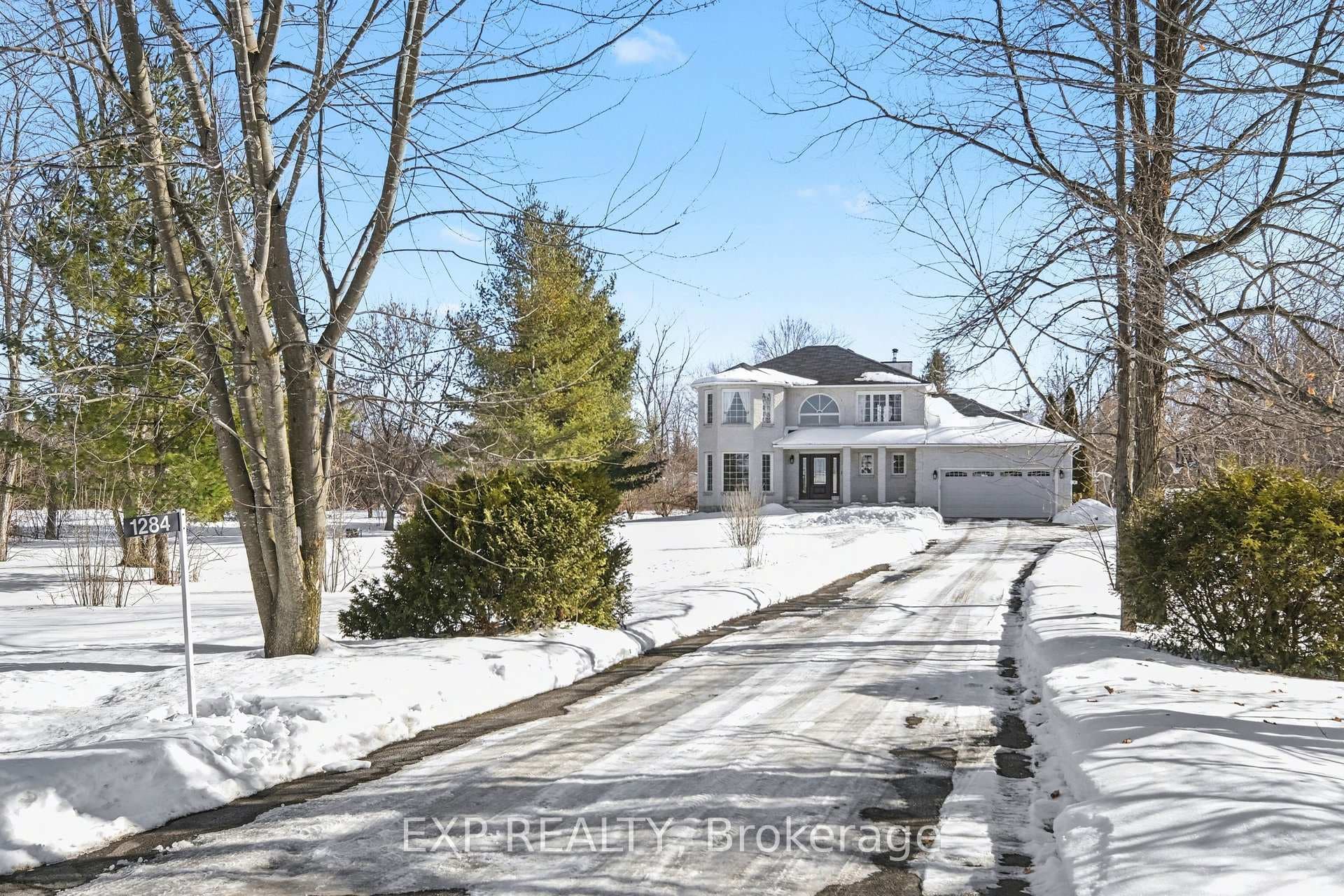 1284 Old Carriage Lane photo 2