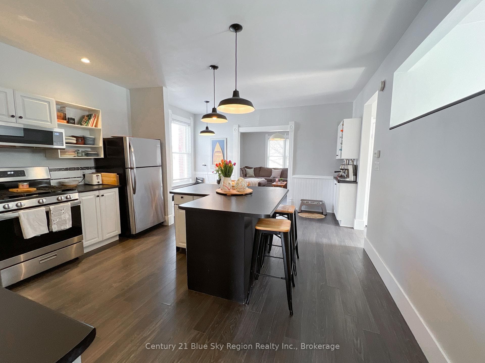 211 Edward Street photo 20