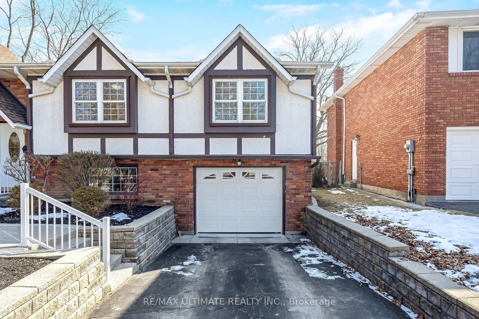 54 Debora Drive photo 4
