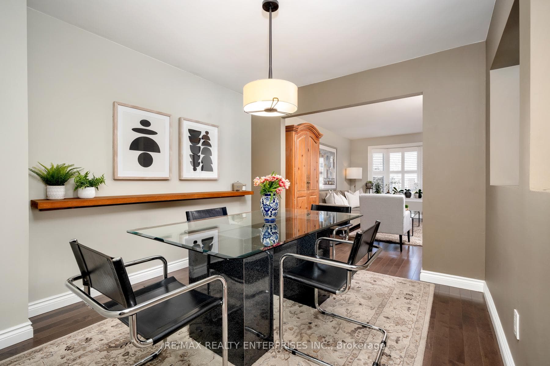 1042 Raintree Lane photo 6