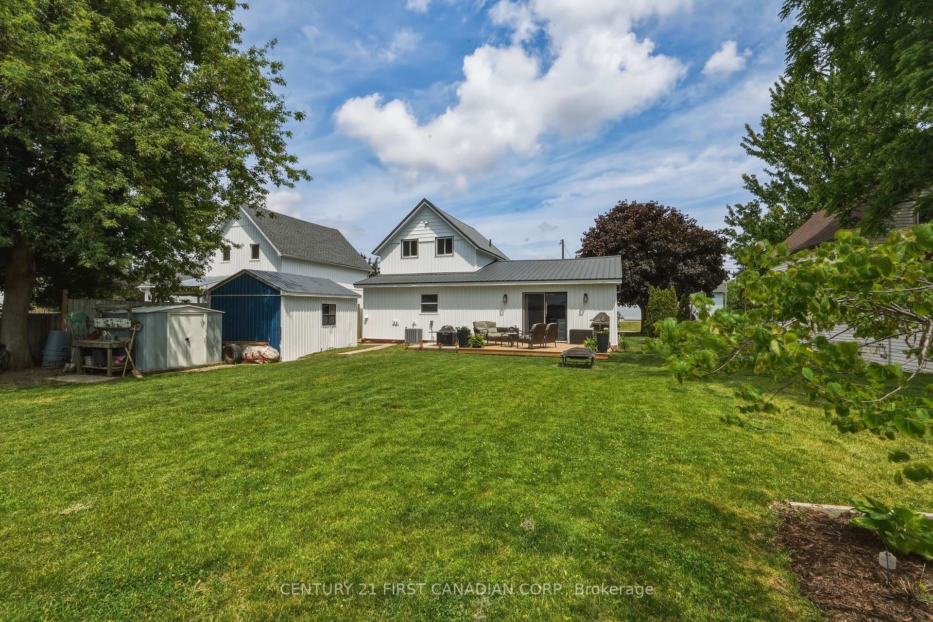 8073 Francis Street photo 29