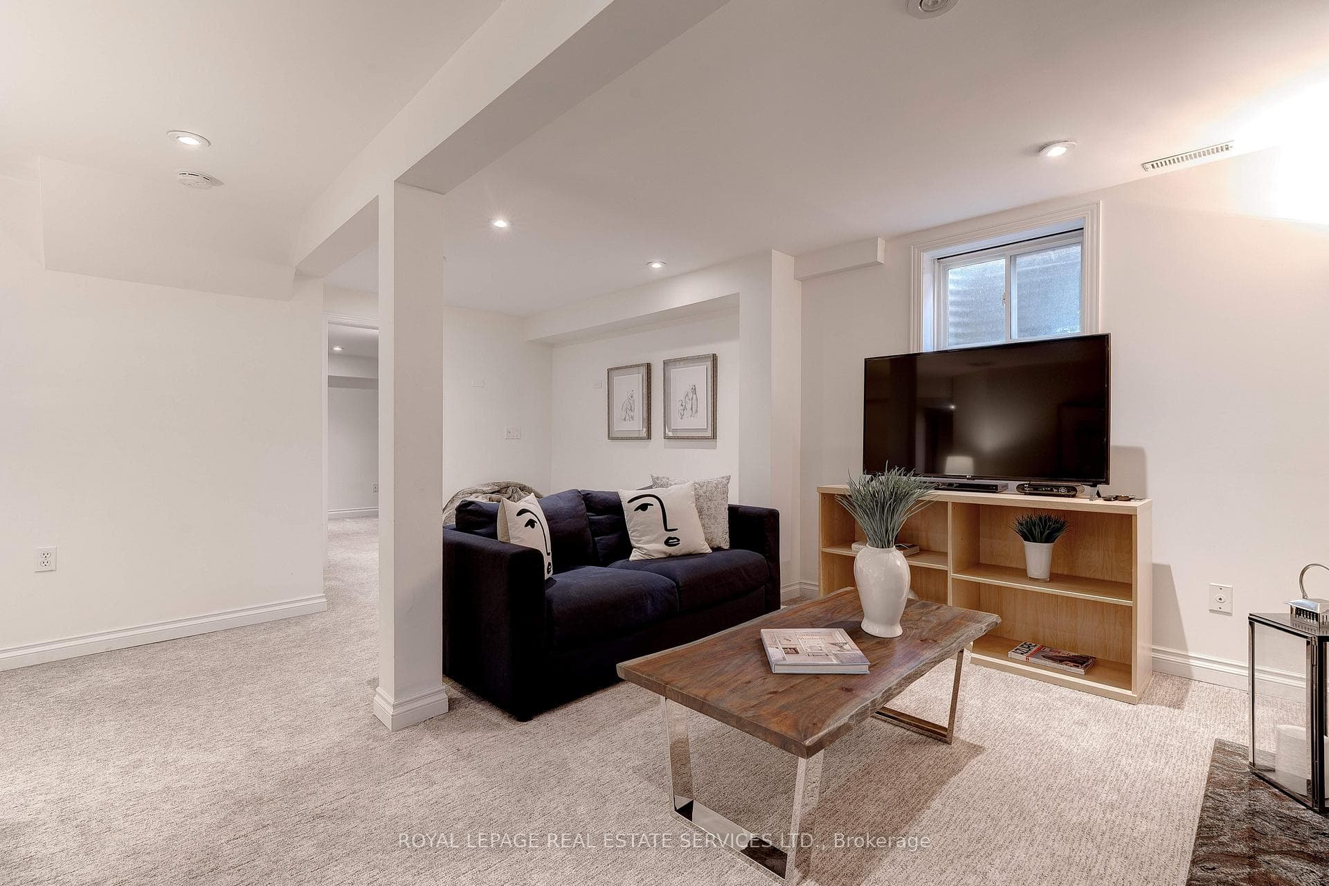 208 Somerville Place photo 32