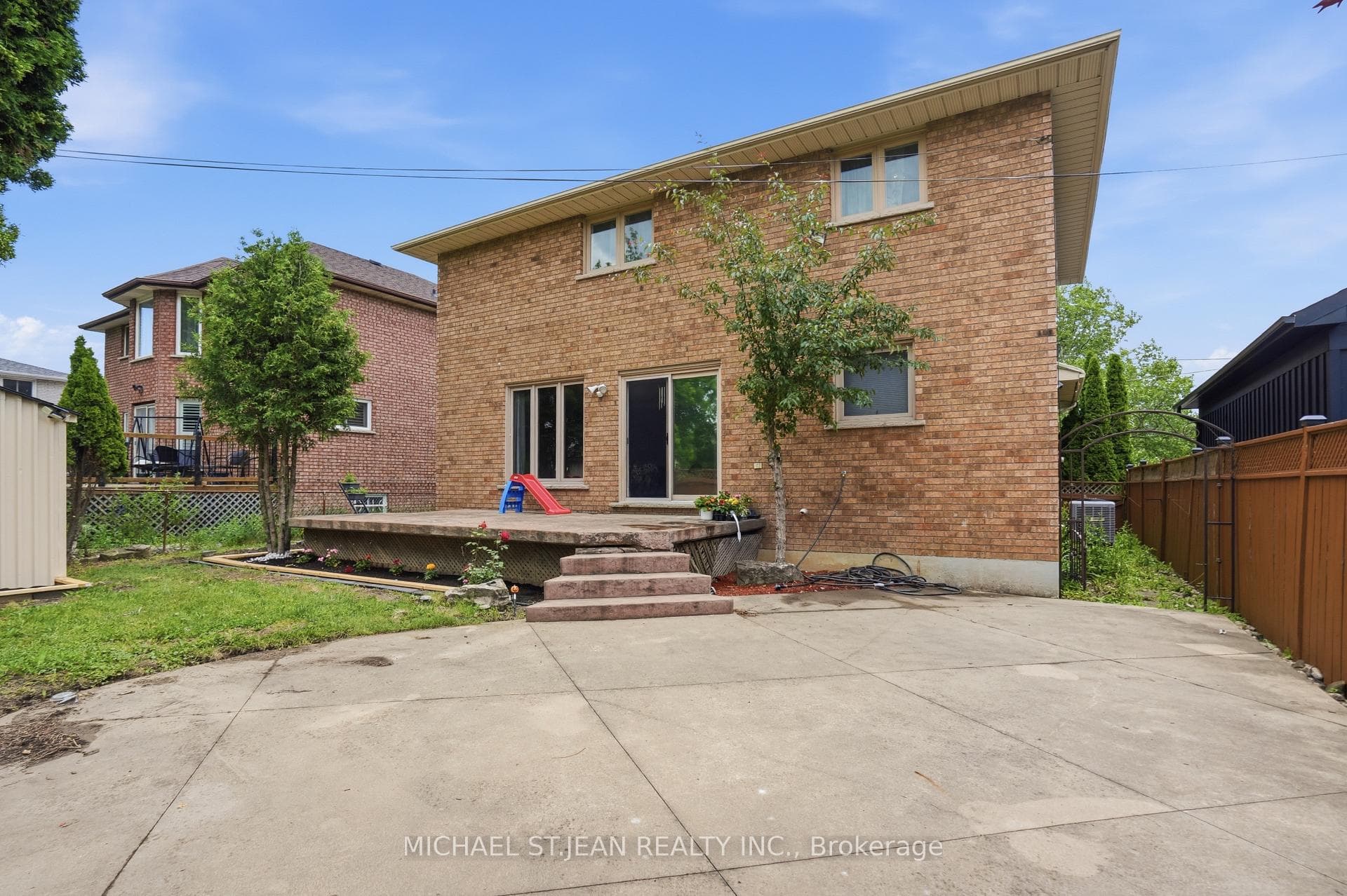 111 Aubrey Avenue photo 46