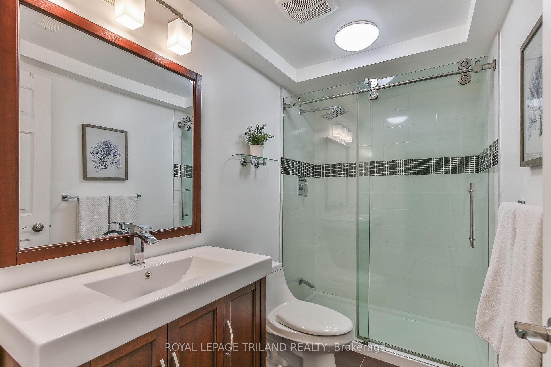 60 ROSECLIFFE Crescent Unit 8 photo 38