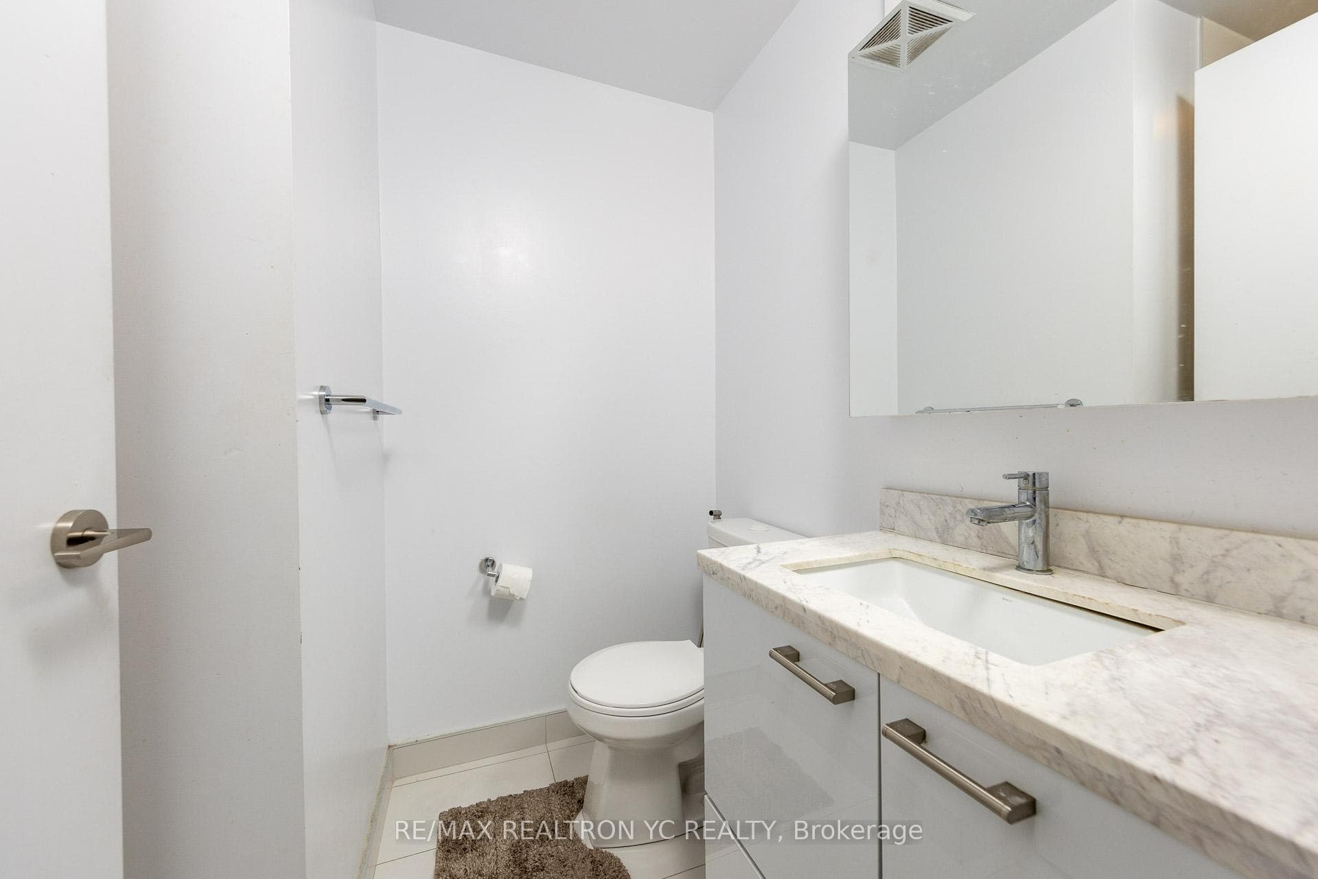2221 Yonge Street Unit 4806 photo 8